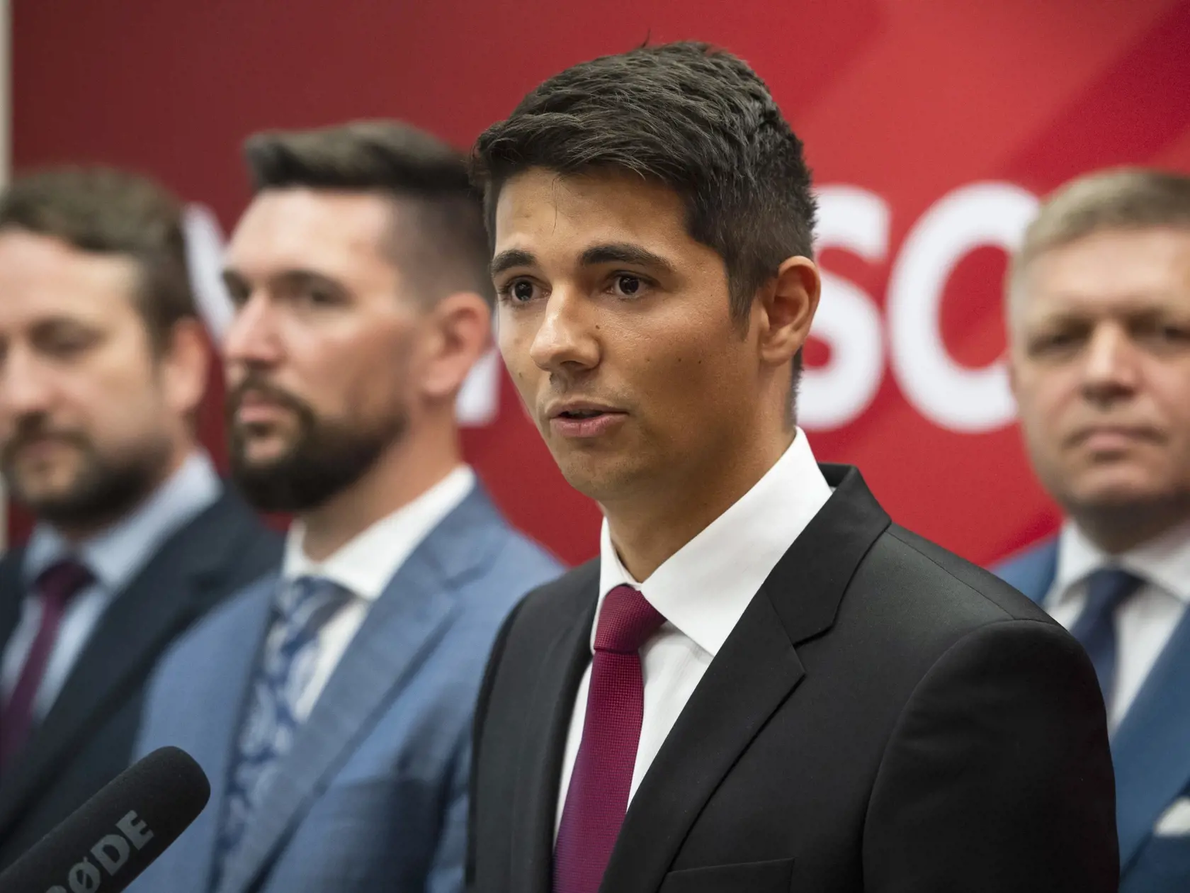 18. júla 2020: Zľava noví podpredsedovia Smeru Ľuboš Blaha, Richard Takáč, Erik Kaliňák a staronový predseda Smeru Robert Fico počas tlačovej konferencie po pracovnom sneme strany Smer – sociálna demokracia v Bratislave.