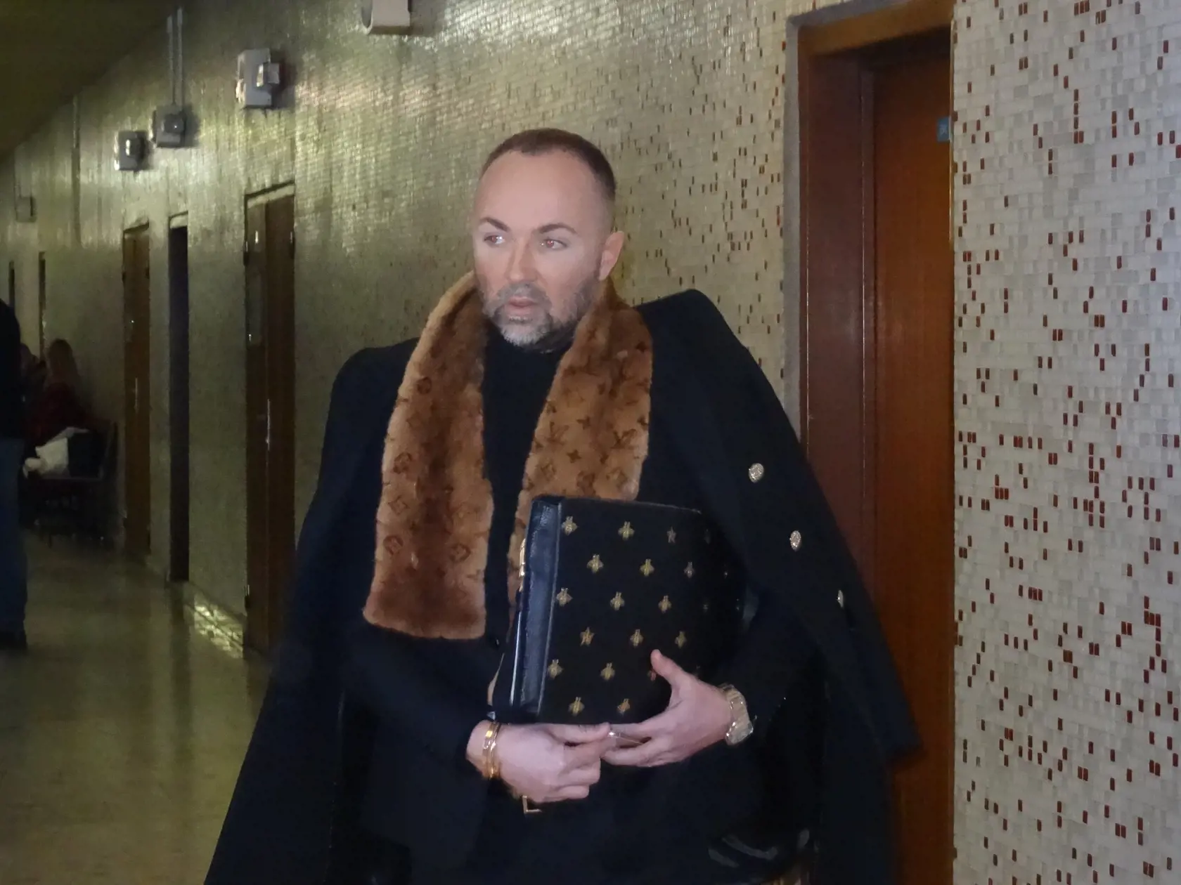 František Kabrheľ na staršom zábere. Luxus z neho len tak kypí.