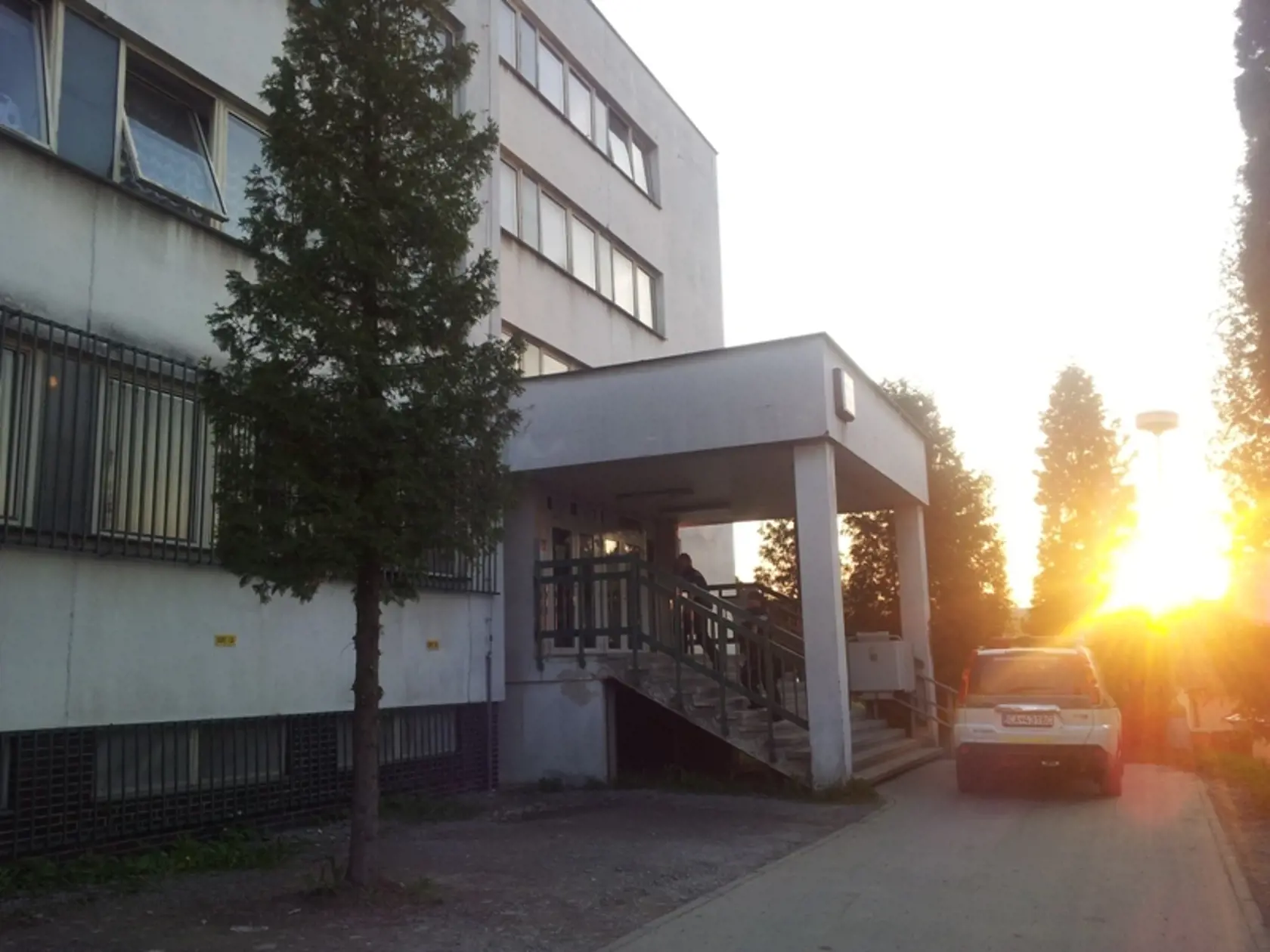 V tejto budove niekoľko hodín zadržiavali Jána Slotu.