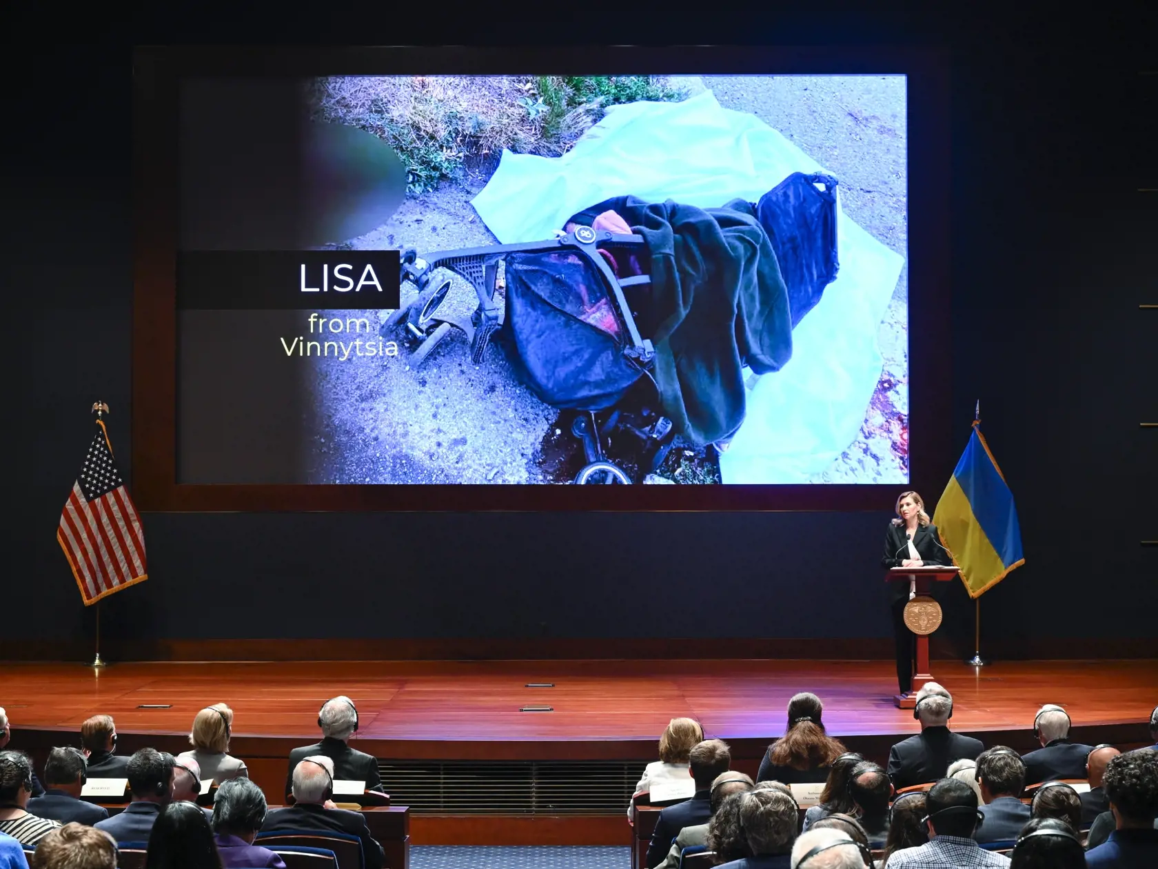 WA 26 Washington - Prvá dáma Ukrajiny Olena Zelenská vystupuje s prejavom pred členmi amerického Kongresu vo Washingtone v stredu 20. júla 2022. FOTO TASR/AP

Olena Zelenska, the first lady of Ukraine, addresses members of Congress on Capitol Hill in Washington, Wednesday, July 20, 2022. (Saul Loeb/Pool Photo via AP)