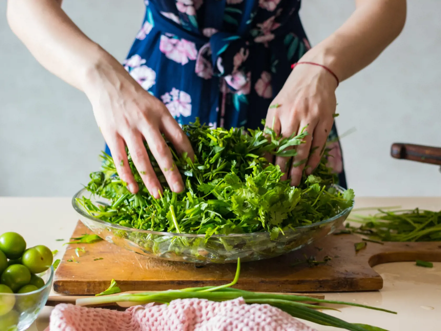Woman,Hands,Mix,Fresh,Herbs,In,Glass,Bowl,Preparing,Salad