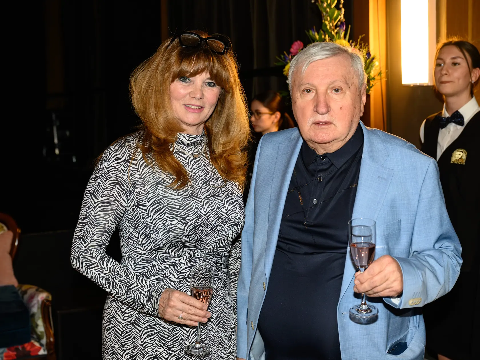 Legendárny Karol Čálik pred pár dňami oslávil 80. narodeniny a zároveň pokrstil knižku. Takto to na oslave vyzeralo...