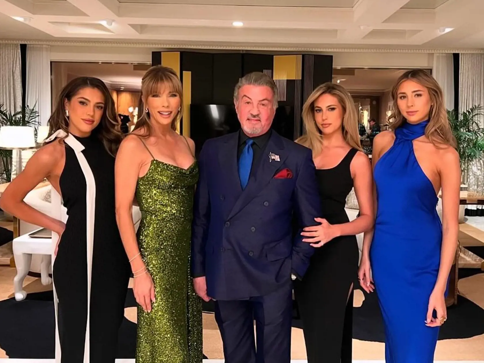 Sylvester Stallone má doma tri krásne dcéry s treťou manželkou Jennifer Flavin.