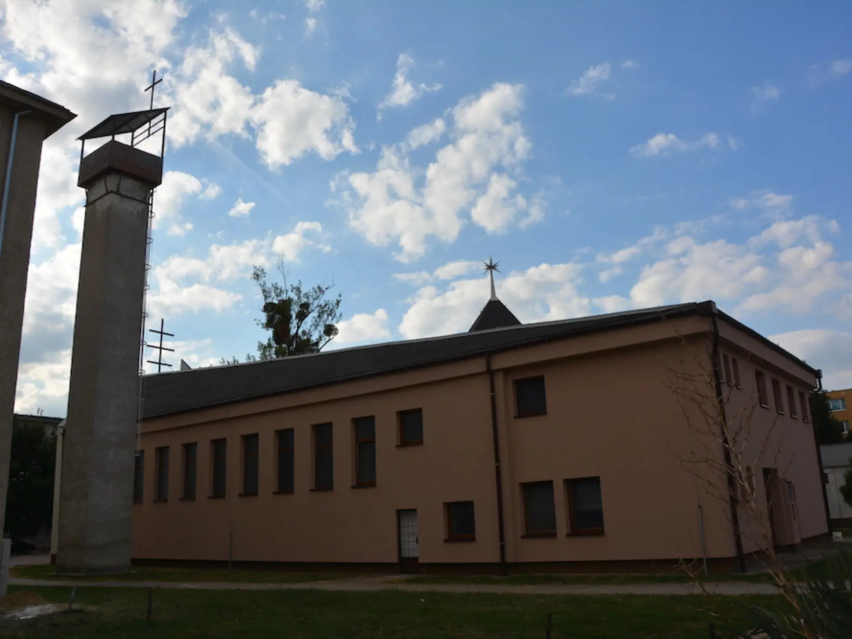 Kostol prerobili z kotolne a slúži pre tri viery.