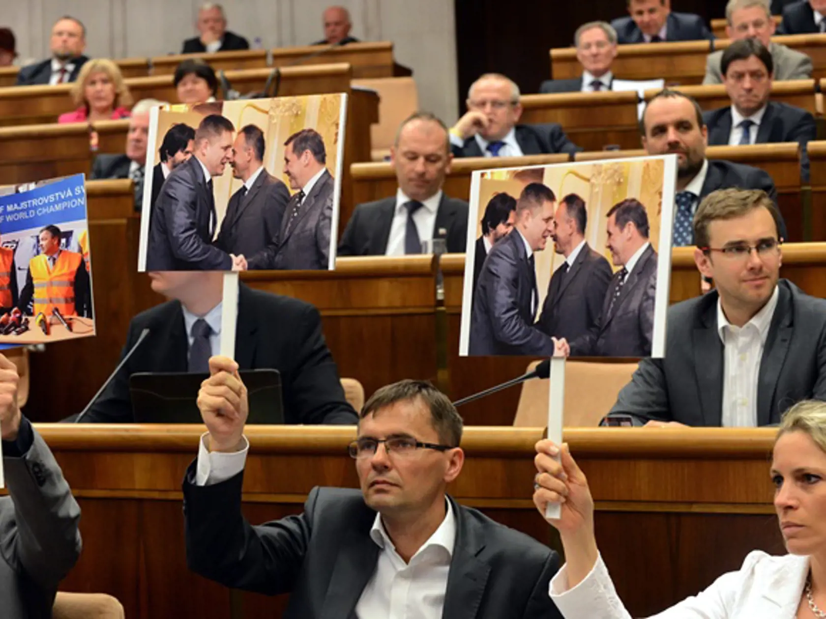 Poslanci okolo Jany Kiššovej, Natálie Blahovej, Ľubomíra Galka a Jozefa Rajtára vystupujú z poslaneckého klubu SaS.