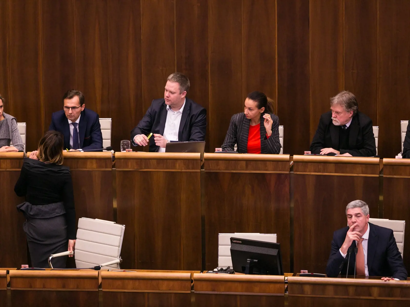 Poslanci okolo Jany Kiššovej, Natálie Blahovej, Ľubomíra Galka a Jozefa Rajtára vystupujú z poslaneckého klubu SaS.
