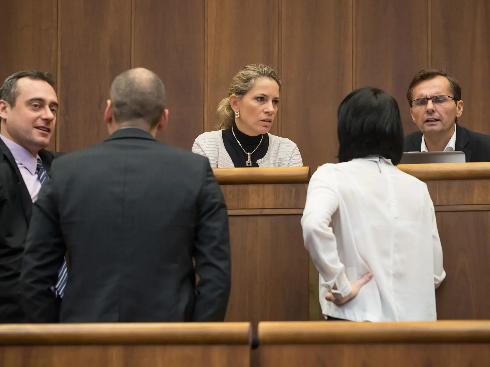 Poslanci okolo Jany Kiššovej, Natálie Blahovej, Ľubomíra Galka a Jozefa Rajtára vystupujú z poslaneckého klubu SaS.