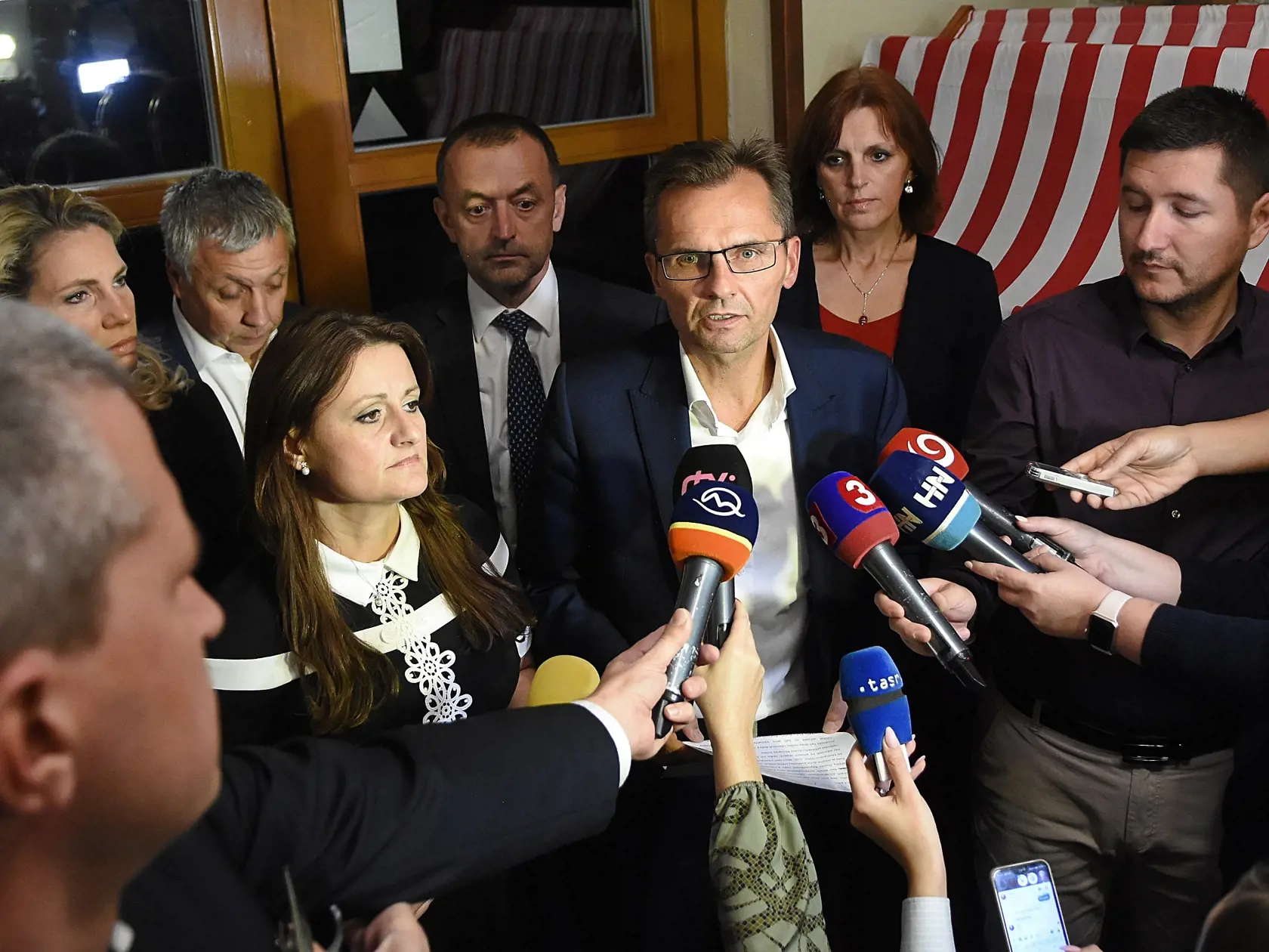 Poslanci okolo Jany Kiššovej, Natálie Blahovej, Ľubomíra Galka a Jozefa Rajtára vystupujú z poslaneckého klubu SaS.