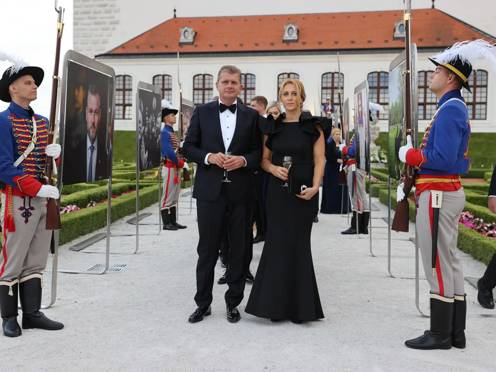 Na slávnostnej recepcii prezidenta na Bratislavskom hrade sa zúčastnil aj Peter Žiga s manželkou. Predseda Národnej rady Slovenskej republiky bol počas prvej Pellegriniho vlády na poste ministra hospodárstva.