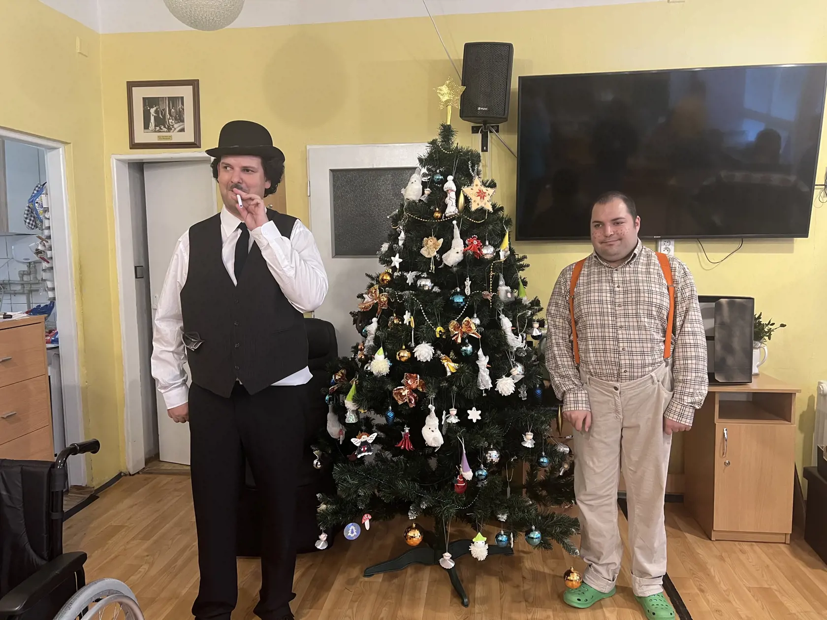 V dennom stacionári Margarétka v Banskej Štiavnici sa pravidelne konajú divadelné predstavenia, kde vystupujú klienti so zdravotným znevýhodnením. Pre mnohých z nich je divadlo radosťou, ale aj terapiou.
