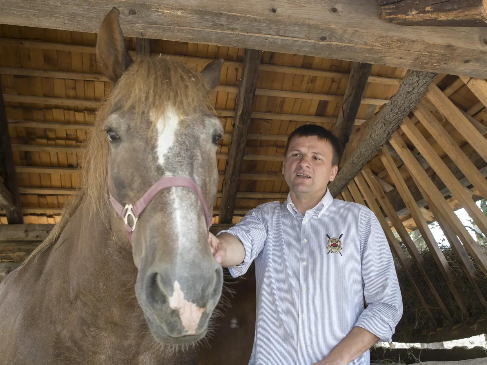 Alojz Hlina na svojej Eko farme pri Stupave.