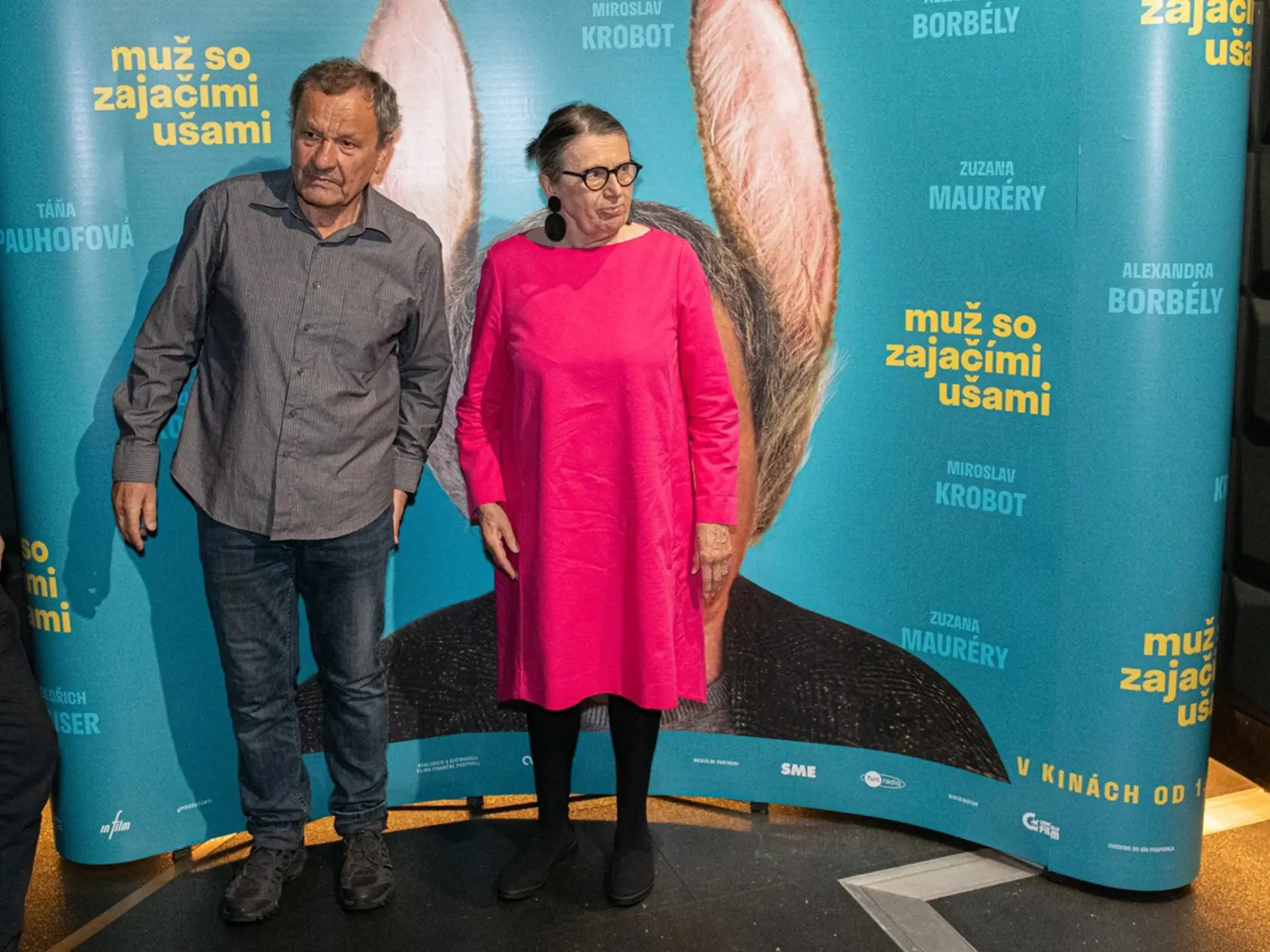 Miroslav Krobot a  Zuzana Kronerová na premiére filmu Muž so zajačími ušami.