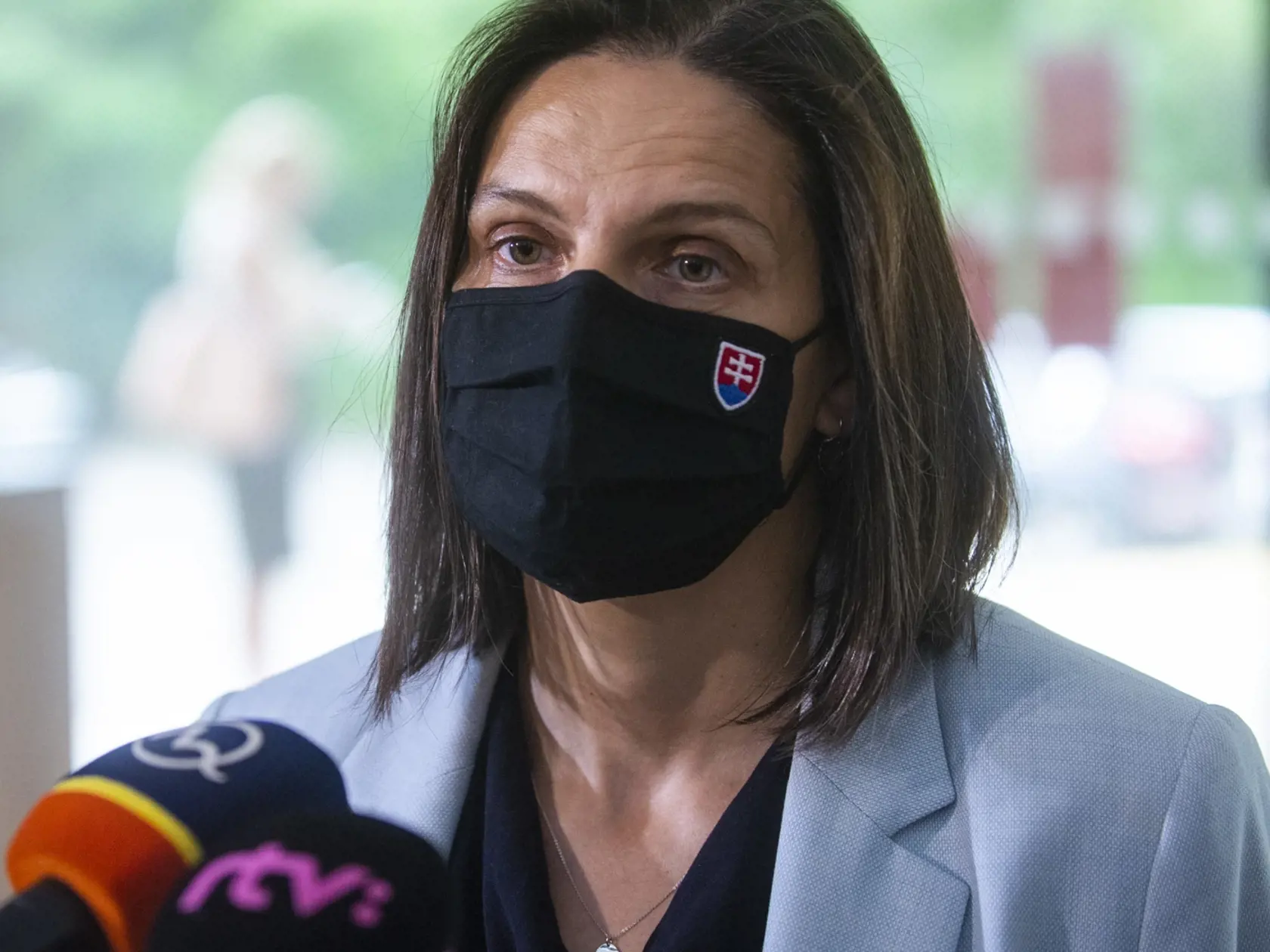 "A tu sa jednoducho domnievam, že si treba vybrať, či zastupujem klientov vo veciach, ktoré sú medializované a súvisia s korupciou aj so spochybnením predstaviteľov štátu na najvyšších miestach na jednej strane a na druhej strane som v orgáne sudcovskej legitimity, ktorý rozhoduje o tom, akí ľudia si majú alebo nemajú obliecť talár alebo ktorí sudcovia majú nárok na kariérny rast. A tu s ohľadom na všetky súvislosti sa domnievam, že bremeno tu takýto advokát má,“ uzavrela Kolíková.
