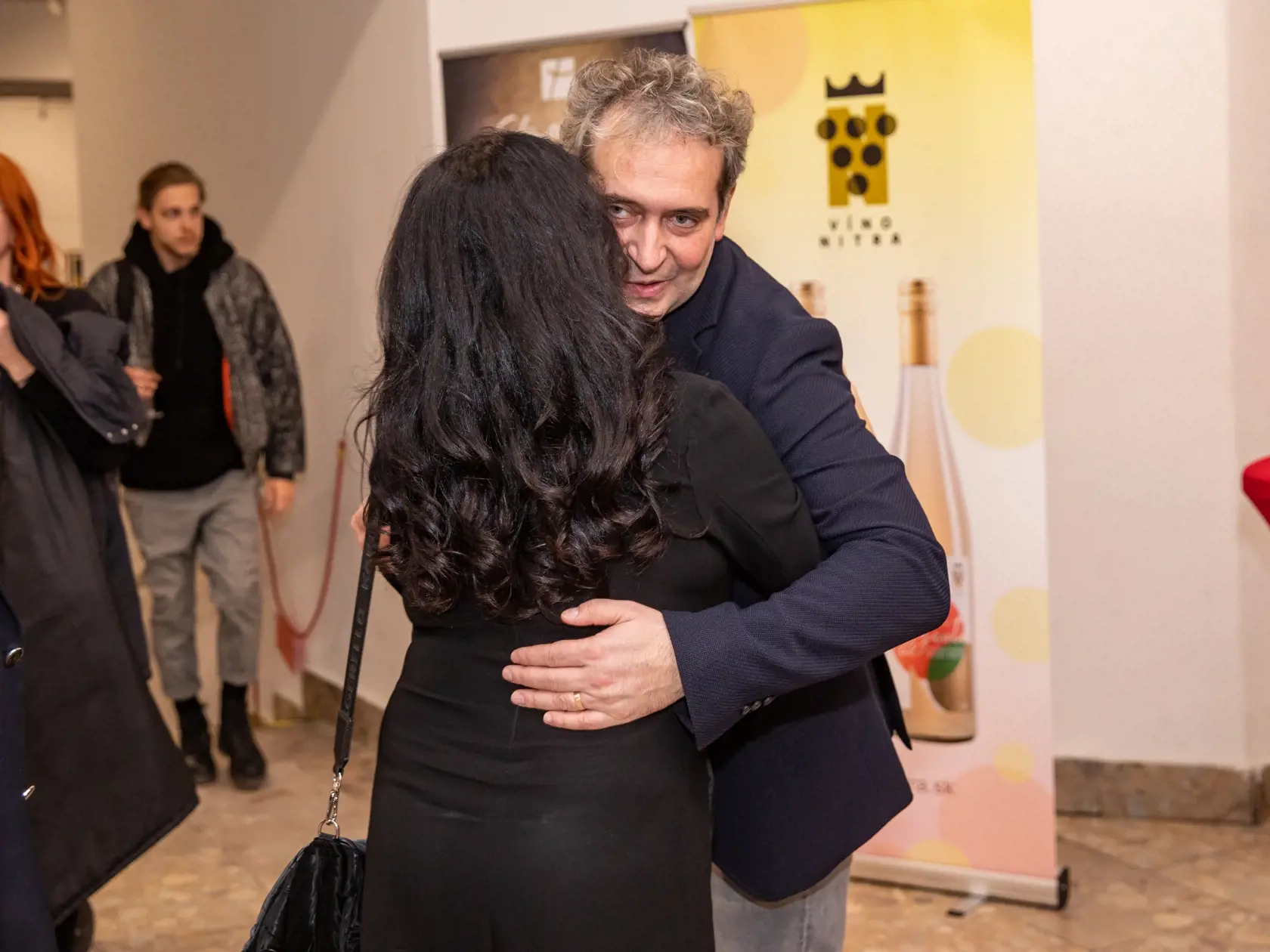 Divadelna premiéra Pozvánka -  Bláznivá komédia v trojke. Ženatý, šťastný, zaľúbený… Na snímke je Martin Mňahončák.