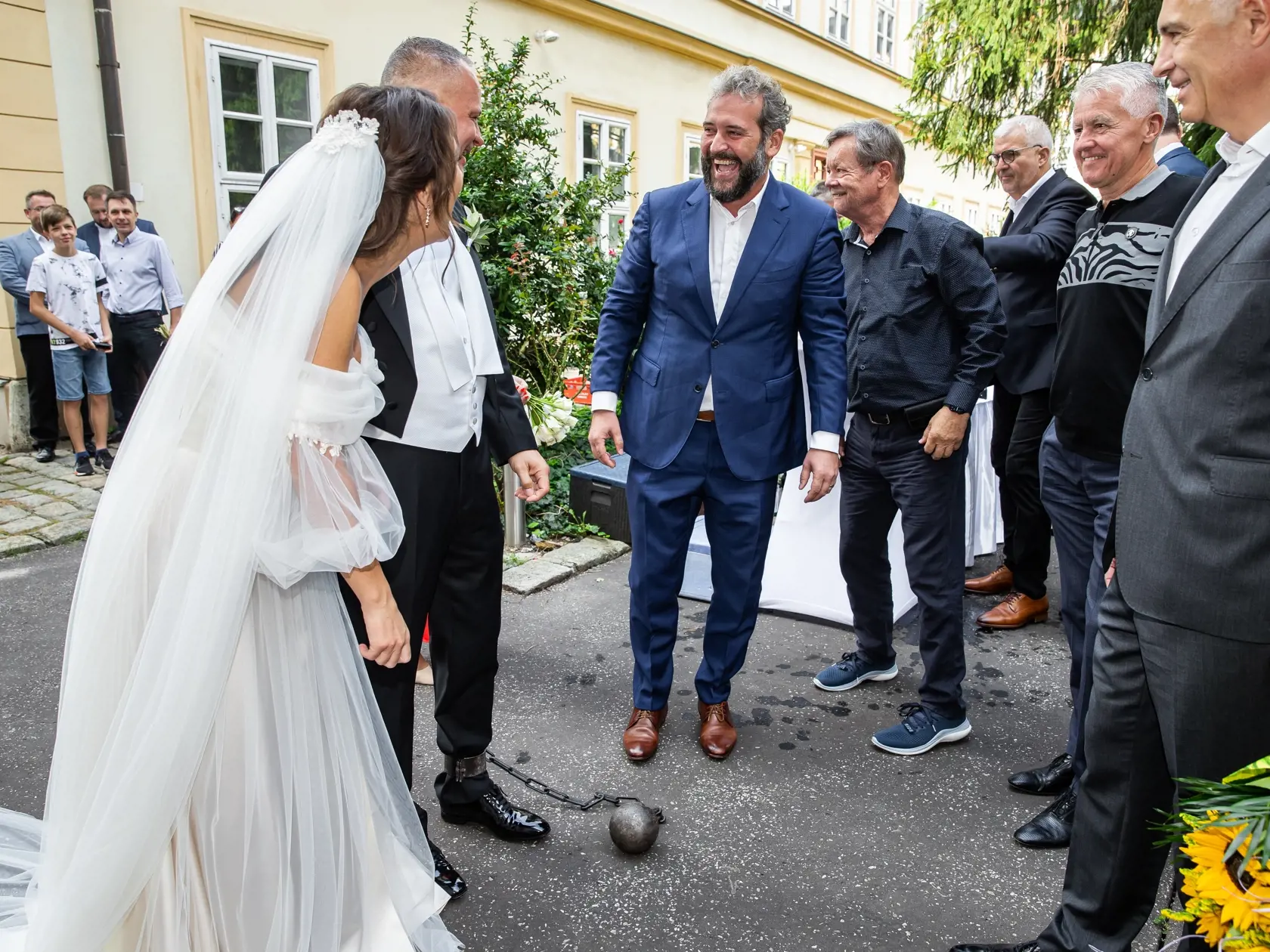 Svadba Juraja Drobu a Miroslavy Valovičovej v Bratislave. Na snímke Miroslava Valovičová, Juraj Droba, Martin Mňahončák a Vlado Černý.