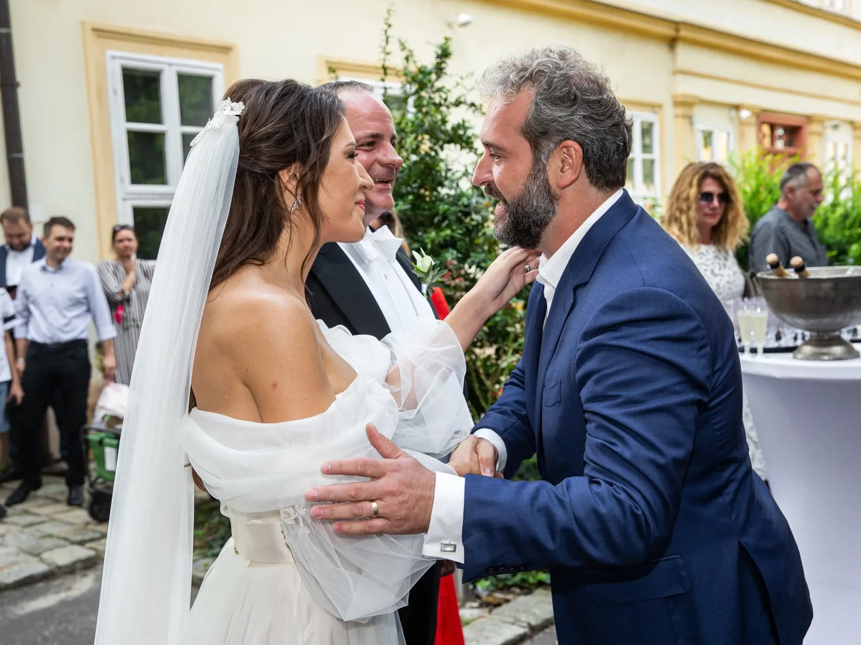 Svadba Juraja Drobu a Miroslavy Valovičovej v Bratislave. Na snímke Miroslava Valovičová, Juraj Droba a Martin Mňahončák.