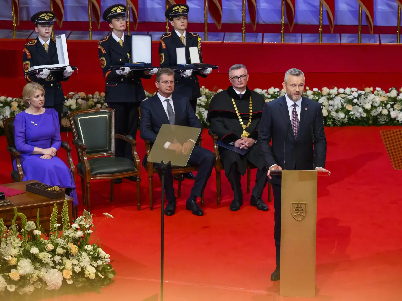 Na snímke prezident SR Peter Pellegrini počas príhovoru na slávnostnej schôdzi Národnej rady SR pri príležitosti zloženia sľubu prezidenta SR v priestoroch budovy Slovenskej filharmónie 15. júna 2024 v Bratislave. Zľava bývalá prezidentka SR Zuzana Čaputová, podpredseda Národnej rady SR Peter Žiga (Hlas-SD), ktorý je poverený jej vedením a predseda Ústavného súdu SR Ivan Fiačan. FOTO TASR - Jaroslav Novák