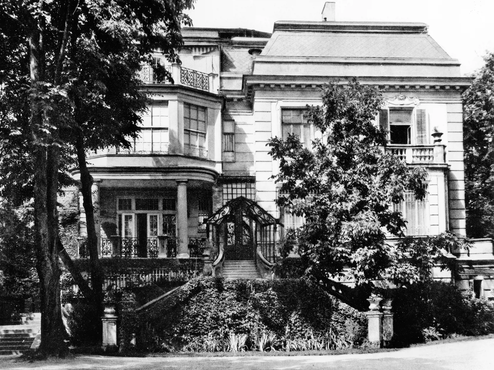 Kalman, Emmerich ungar. Operettenkomponist 1882–1953.

Villa Kalmans in der Hasenauerstraße in Wien.

Foto.,Image: 277181909, License: Rights-managed, Restrictions: , Model Release: no