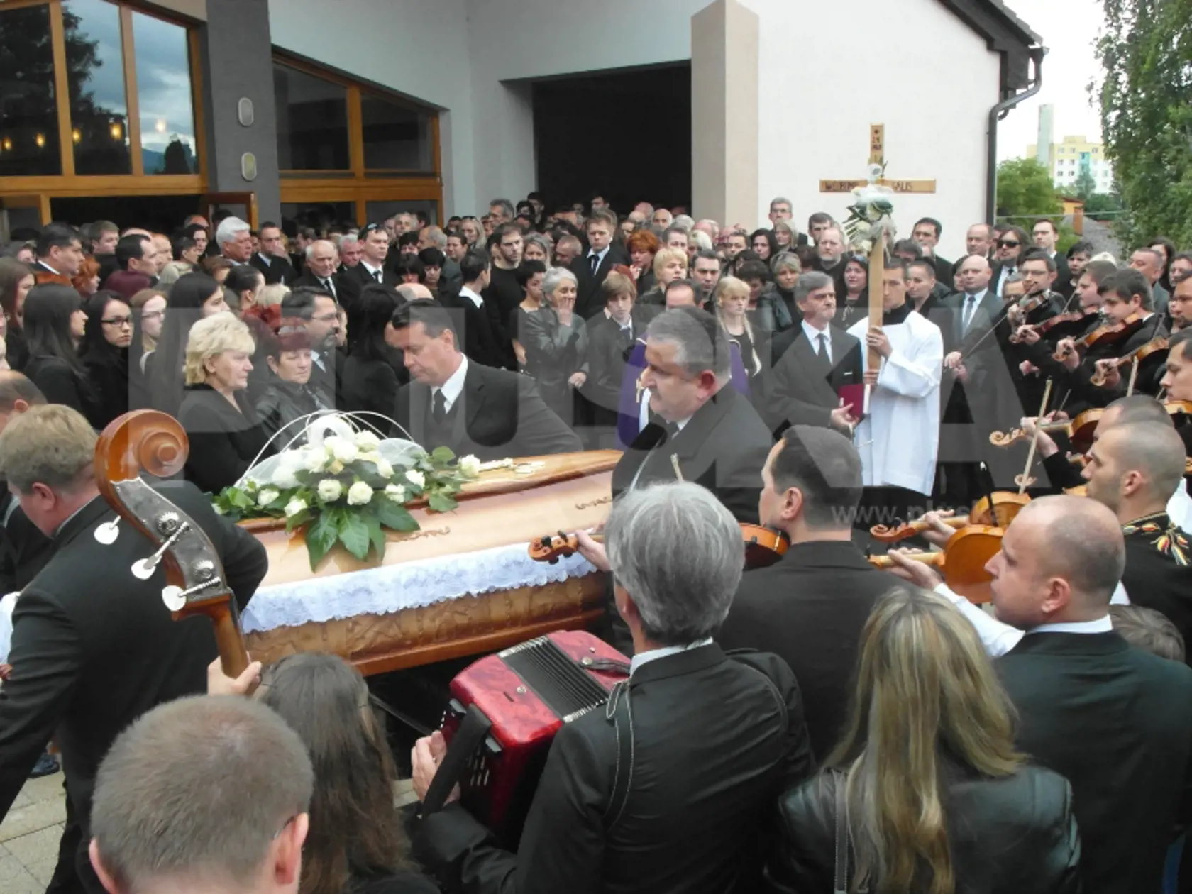 S MUZIKOU: Tak vyprevádzali
huslistu Drišľaku.