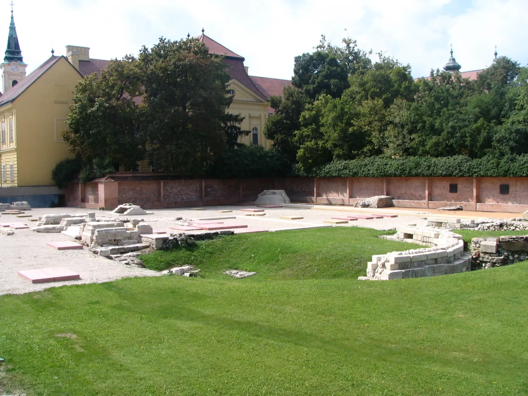 Archeológovia oznámili, že pravdepodobne našli pozostatky uhorského kráľa Mateja Korvína a to na národnom pamätnom mieste v Székesfehérvári!