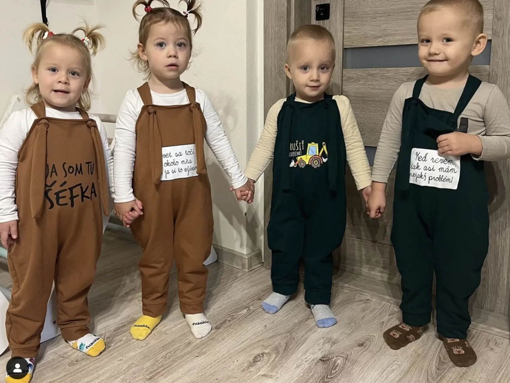 Nohavice na traky sú pre malé štvorčatá najlepšm oblečením.