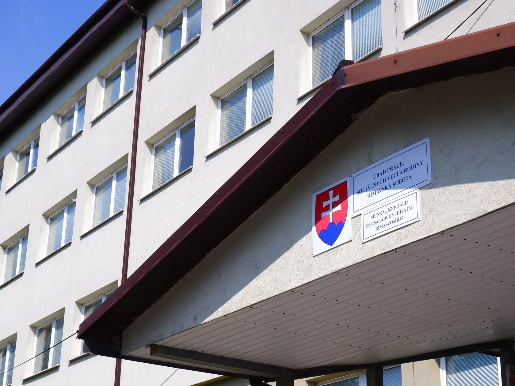 Na snímke z 13. septembra 2020 budova úradu práce, sociálnych vecí a rodiny v Rimavskej Sobote.  EASYFOTO TASR - Karin Ošvárthová		