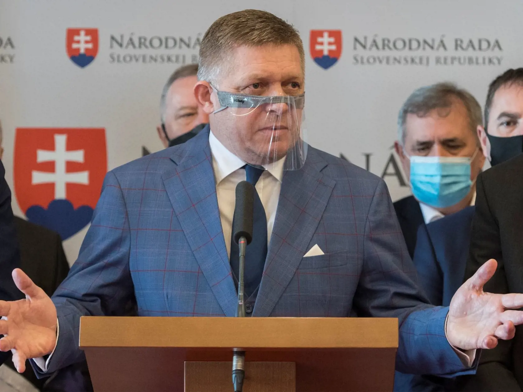 Na snímke je Robert Fico (Smer-SD).