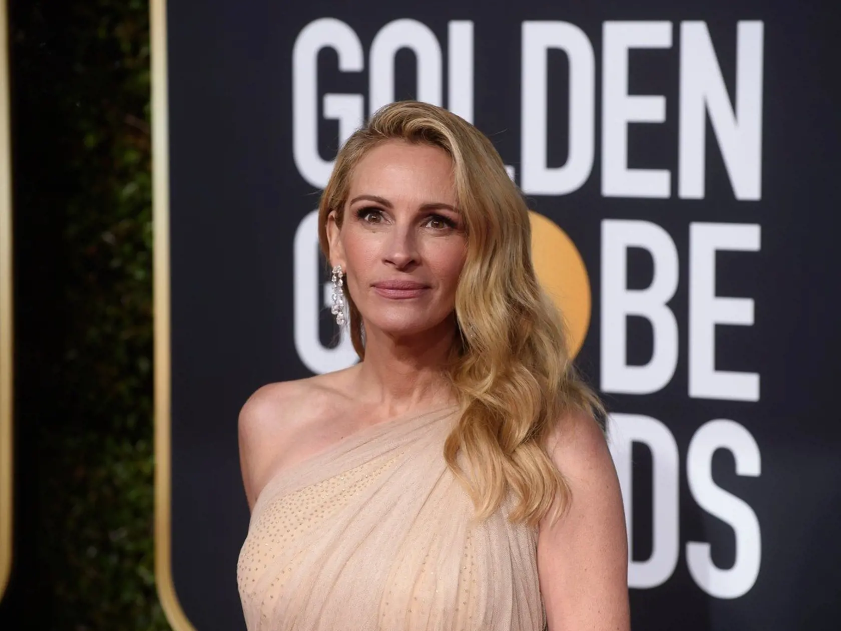 Julia Roberts okúzlila outfitom, takže účes bol iba doplnok...
