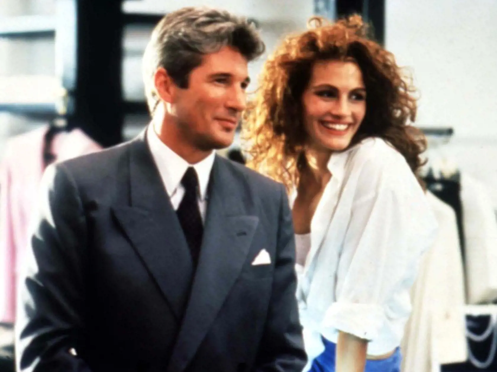 Julia Roberts ako Vivien vo filme „Pretty Woman“ (1990) – Julia nás dostala. Nielen svojím širokánskym úsmevom, či hrdzavými lokňami, ale premenou z prostorekej prostitútky na elegantnú dámu v tých najvkusnejším róbach.