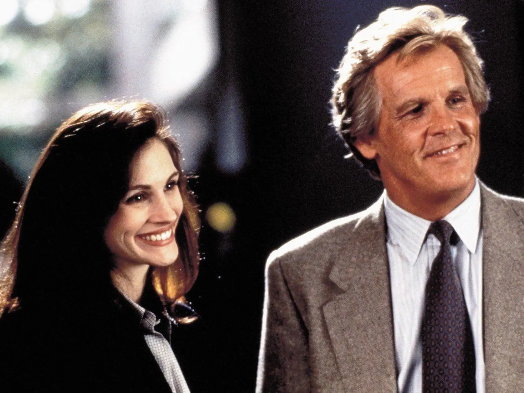 Julia Roberts a Nick Nolte - vo filme I love trouble ho nemohla ani vystáť! Vraj bol nechutný a kvôli tomu museli byť niektoré scény dokonca natočené dablérmi! 