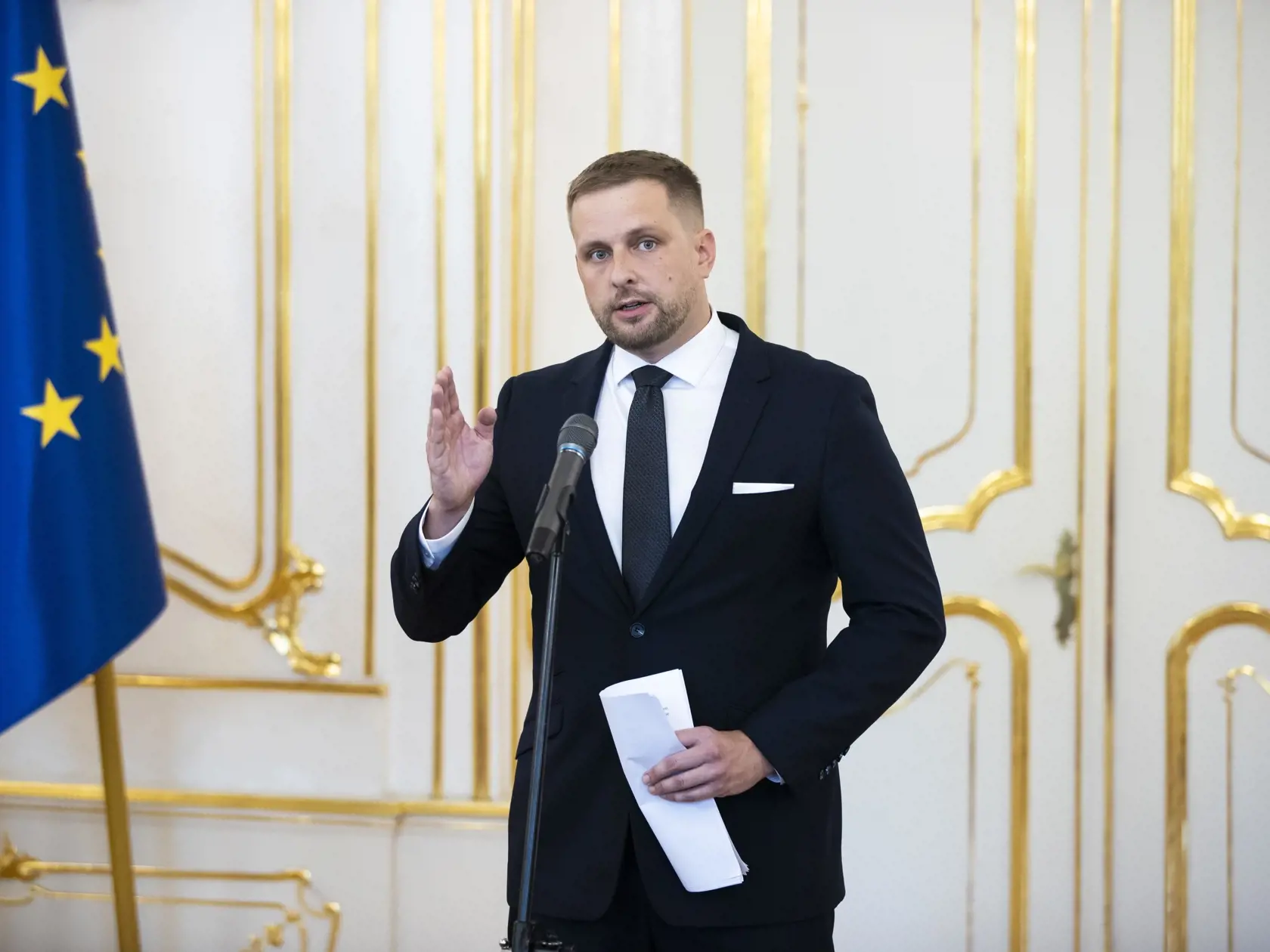 Prezident SR Peter Pellegrini prijal demisiu Zuzany Dolinkovej a vymenoval nového ministra zdravotníctva Kamila Šaška. Na snímke je Kamil Šaško.