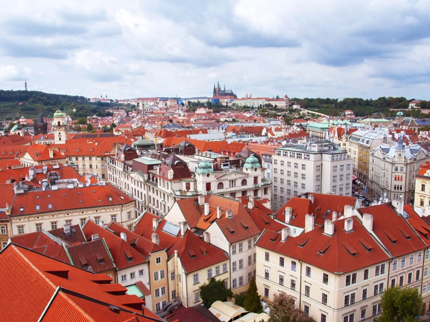 ČESKO: U našich západných susedov sa ročná známka predáva za 1 500 CZK (zhruba 62 eur), 30-dňová za 440 CZK (približne 18 eur) a 10-dňová verzia stojí 310 CZK (v prepočte takmer 13 eur).