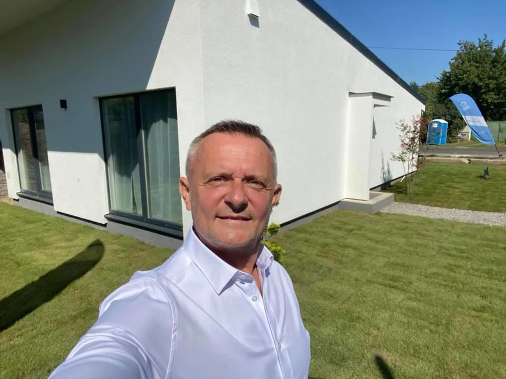 Moderátor šou Vilo Rozboril