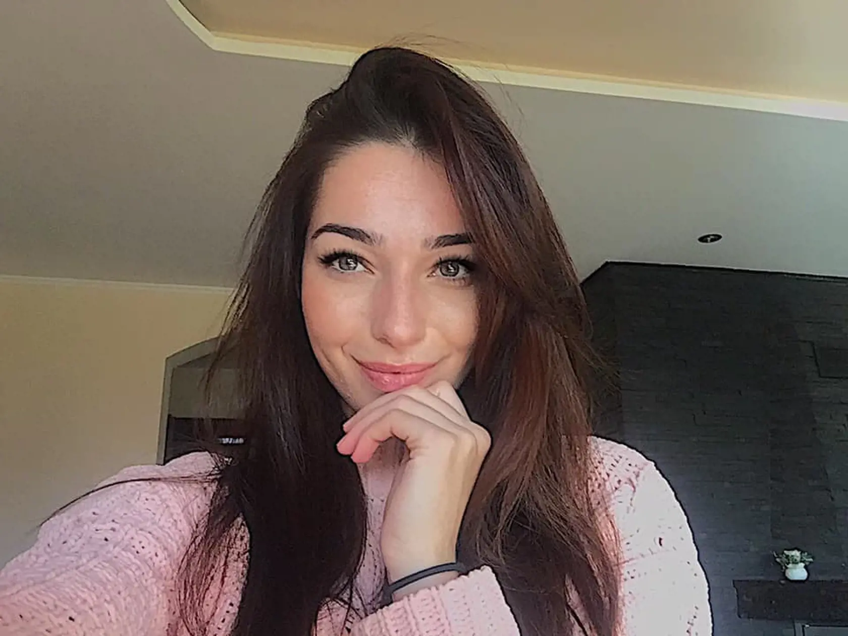 Sexi Lucia vyzerá ako modelka.