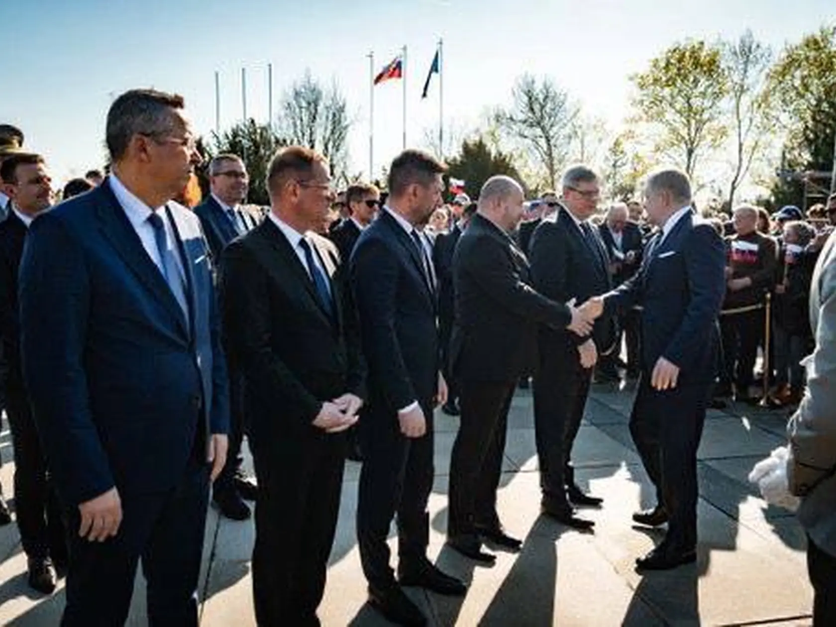 Minister športu Rudolf Huiliak si 4. apríla na Slavíne uctil pamiatku padlých pri príležitosti 80. výročia oslobodenia Bratislavy Červenou armádou. „ Oslobodenie hlavného mesta Slovenska nebolo len vojenskou operáciou – bol to silný symbol porážky fašizmu a začiatok novej etapy pre slovenský národ," uviedol na sociálnej sieti.