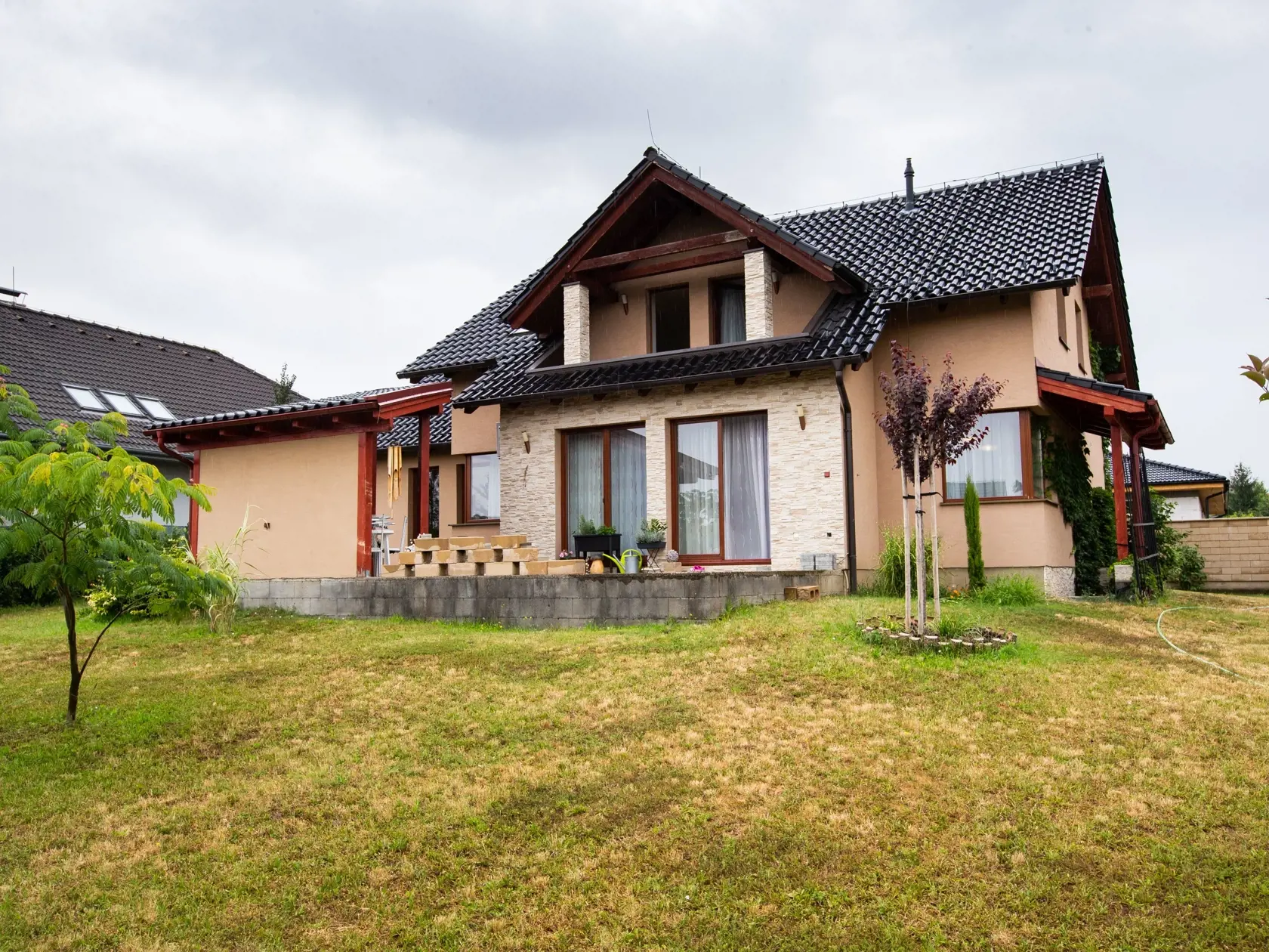 Jadranka Handlovská, - v tomto dome, ktorý si postavila v Ružindole karanténovala so svojim otcom.