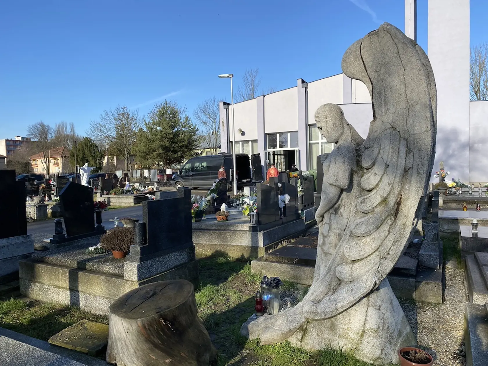 Pohreb Stanislava Telekyho (†53) z Michaloviec, ktorý zavraždil svoje dve deti Zuzanku (†14) a Martinka (†12) aj manželku Eriku (†44), sa uskutočnil v pondelok 23. 1. 2023, šesť dní po tom, ako si siahol v utorok 17. 1. 2023 aj na svoj život. Jeho obete pochovali v sobotu 21. 1. v Erikinom rodisku v Ladomírovej. Pri ich troch truhlách bol dátum úmrtia uvedený 15. 1. 2023.