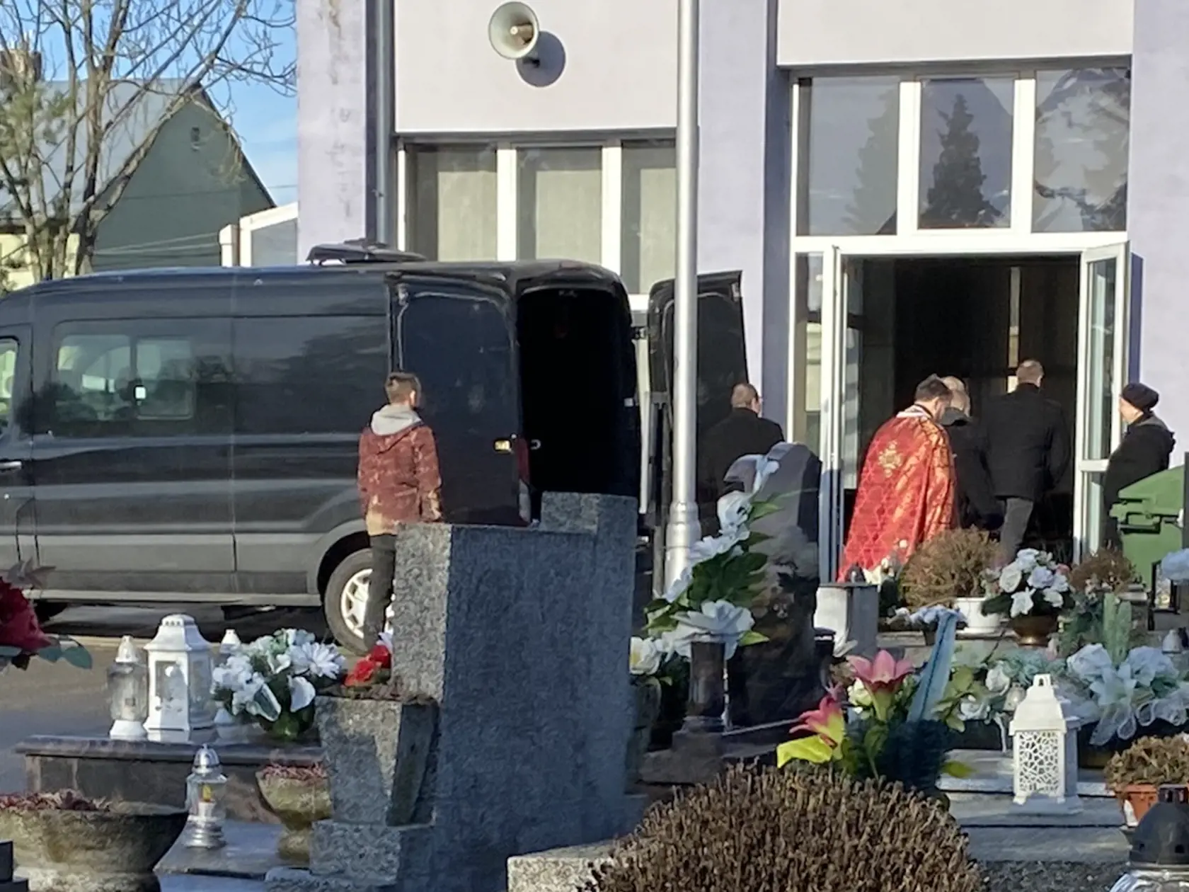 Pohreb Stanislava Telekyho (†53) z Michaloviec, ktorý zavraždil svoje dve deti Zuzanku (†14) a Martinka (†12) aj manželku Eriku (†44), sa uskutočnil v pondelok 23. 1. 2023, šesť dní po tom, ako si siahol v utorok 17. 1. 2023 aj na svoj život. Jeho obete pochovali v sobotu 21. 1. v Erikinom rodisku v Ladomírovej. Pri ich troch truhlách bol dátum úmrtia uvedený 15. 1. 2023.