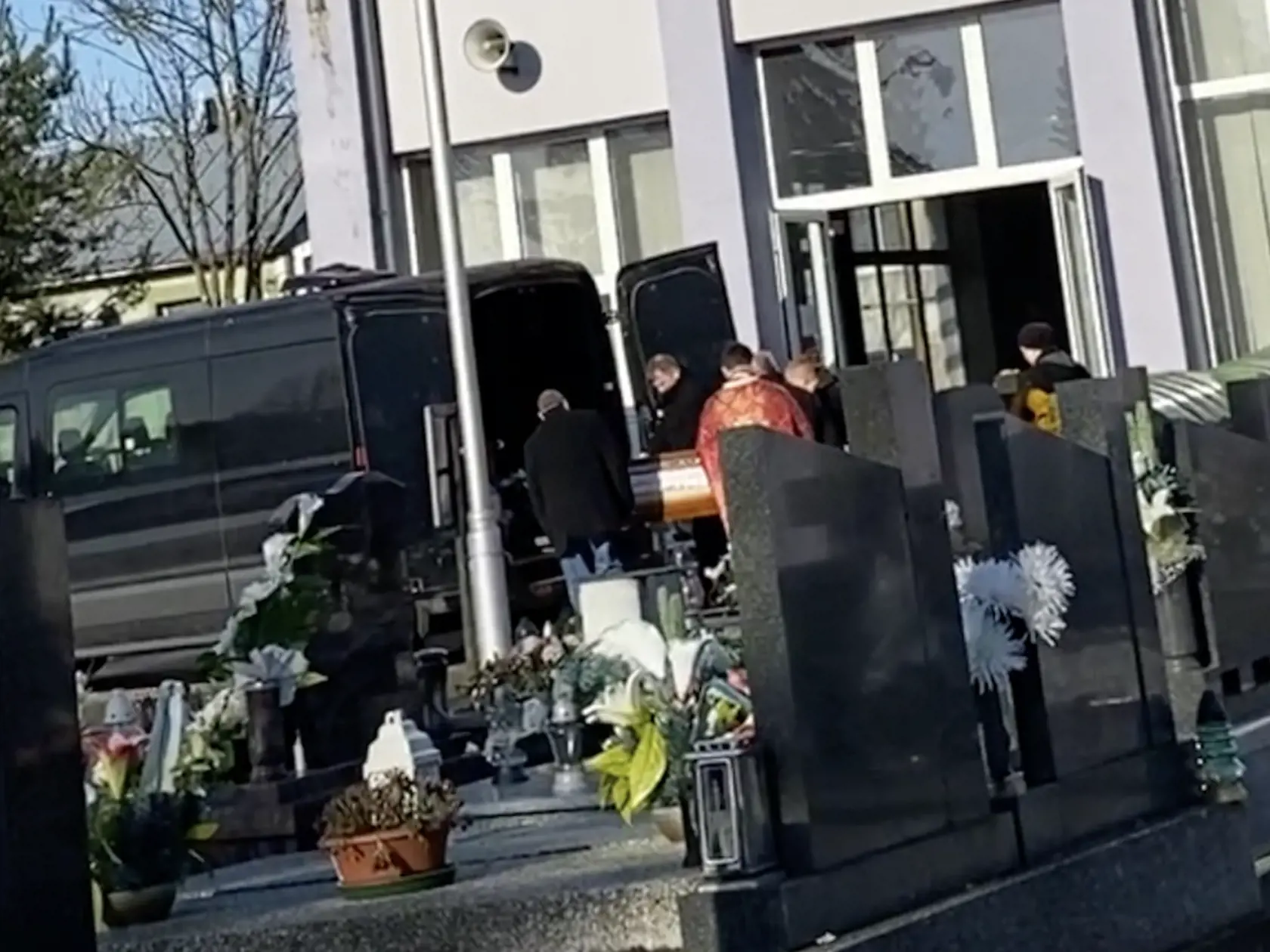 Pohreb Stanislava Telekyho (†53) z Michaloviec, ktorý zavraždil svoje dve deti Zuzanku (†14) a Martinka (†12) aj manželku Eriku (†44), sa uskutočnil v pondelok 23. 1. 2023, šesť dní po tom, ako si siahol v utorok 17. 1. 2023 aj na svoj život. Jeho obete pochovali v sobotu 21. 1. v Erikinom rodisku v Ladomírovej. Pri ich troch truhlách bol dátum úmrtia uvedený 15. 1. 2023.