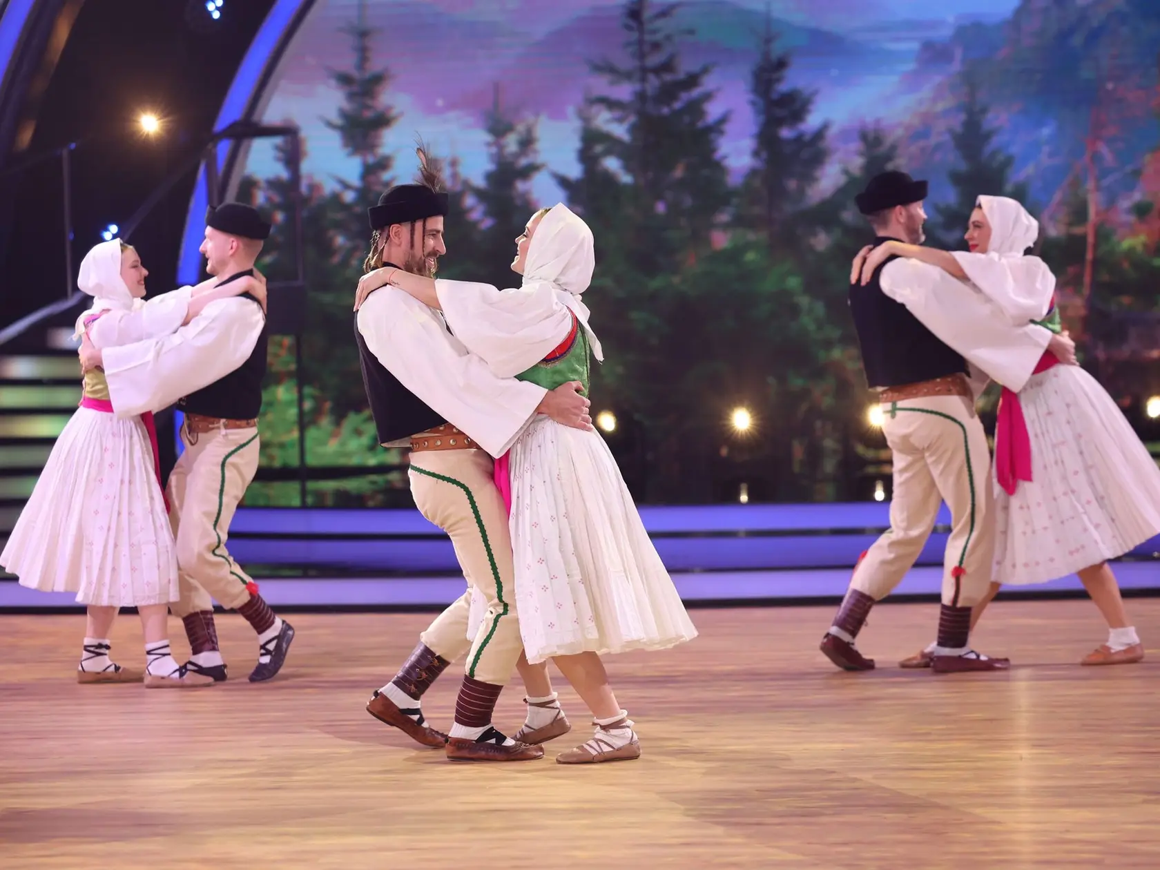 8. kolo Let's Dance. Na snímke Peter Sagan a Eliška Lenčešová.