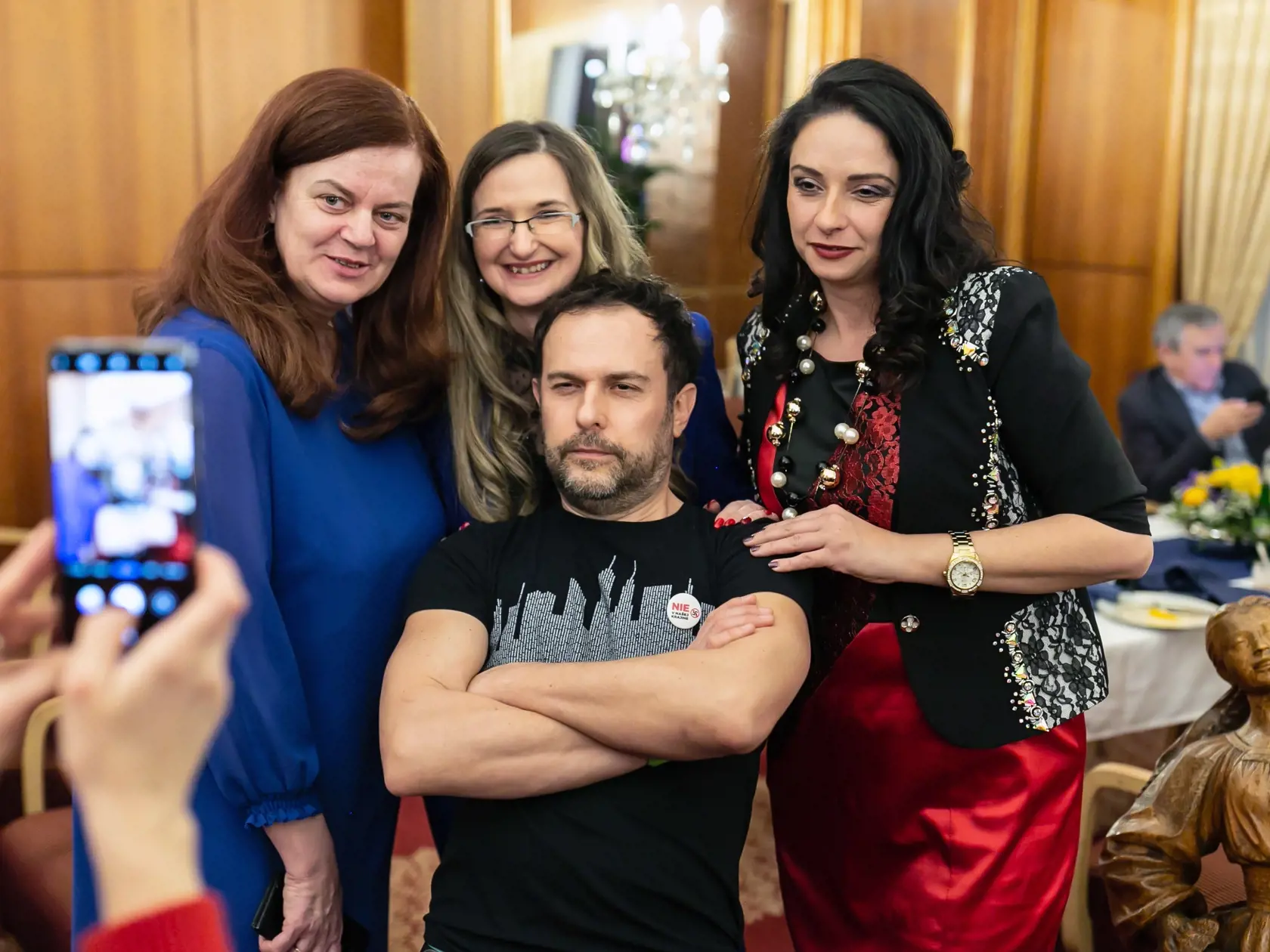 Ešte predtým, ako boli známe výsledky volieb 2020, sa v centrále strany Za ľudí ocitol aj obľúbený herec Juraj Kemka.