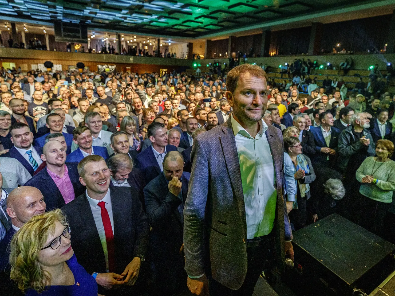 Víťazom volieb 2020 bolo s 25.02 % OĽaNO Igora Matoviča (na snímke), ktoré získalo 53 poslaneckých mandátov. Matovič sa vtedy nesmierne tešil, no dnešná situácia je úplne odlišná.