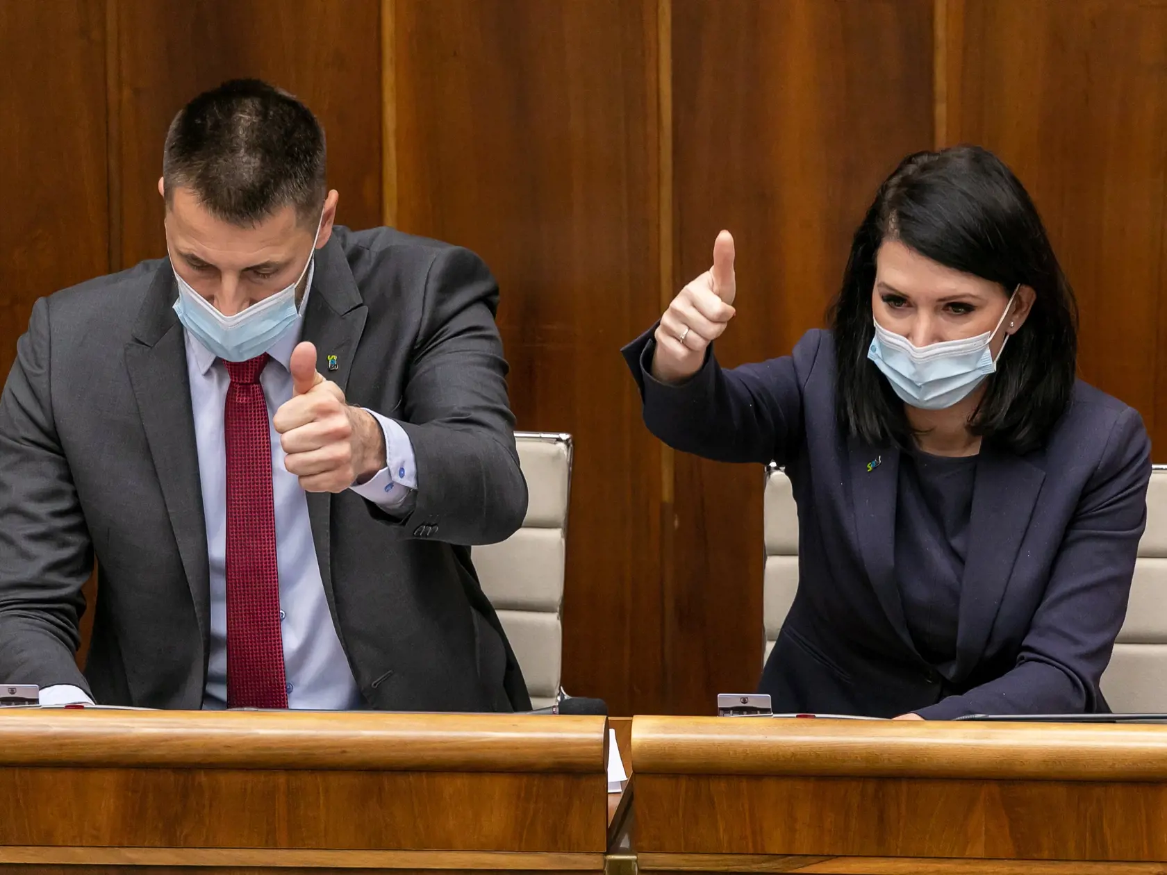 Na snímke poslanci počas 18. schôdze parlamentu SR