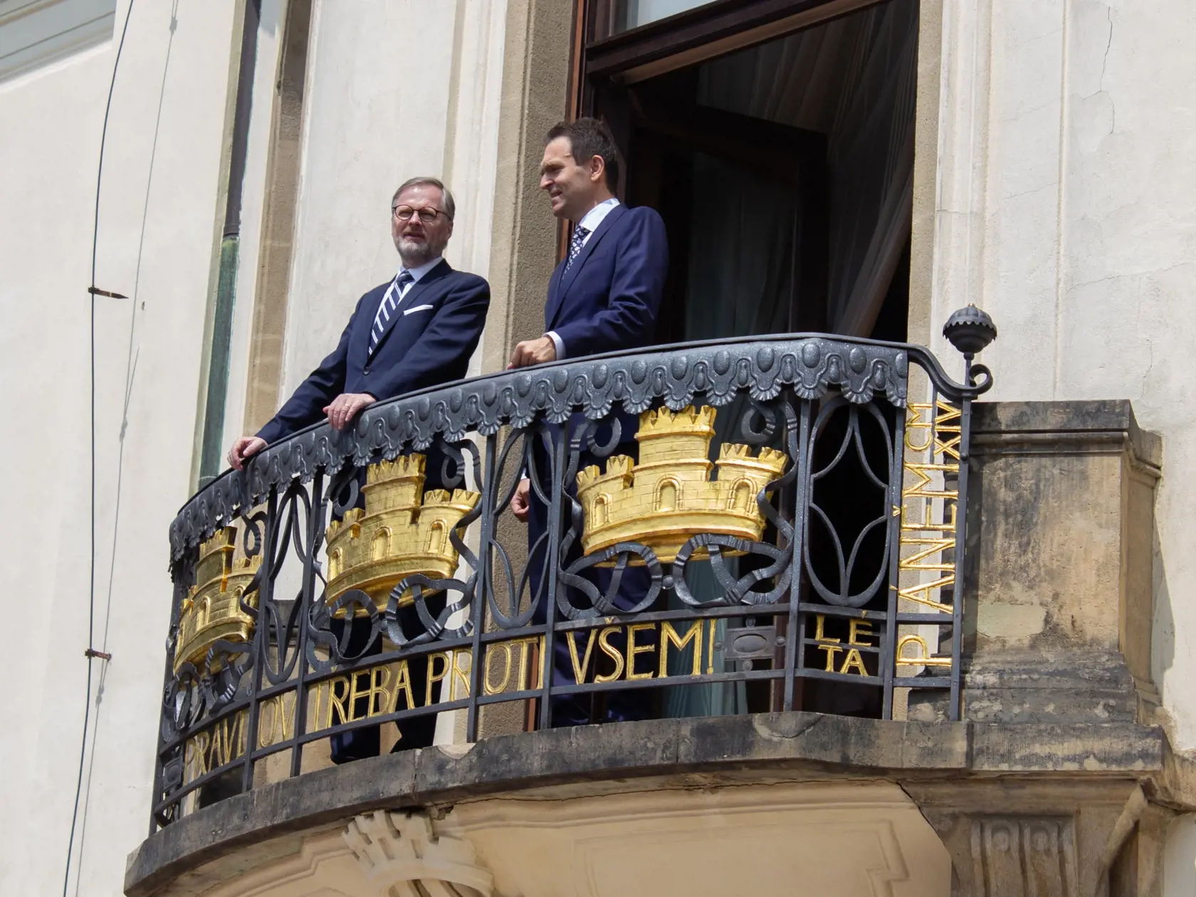 Na snímke český premiér Petr Fiala (vľavo) prijal v Kramářovej vile slovenského premiéra Ľudovíta Ódora v rámci jeho prvej oficiálnej zahraničnej návšteve Českej republiky 4. júla 2023 v Prahe. FOTO TASR - Barbora Vizváryová
