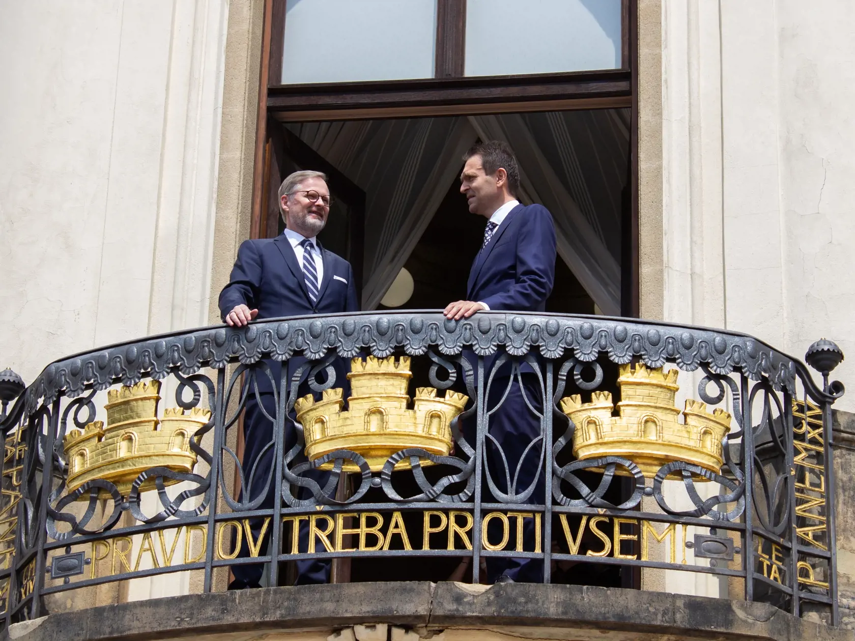 Na snímke český premiér Petr Fiala (vľavo) prijal v Kramářovej vile slovenského premiéra Ľudovíta Ódora v rámci jeho prvej oficiálnej zahraničnej návšteve Českej republiky 4. júla 2023 v Prahe. FOTO TASR - Barbora Vizváryová