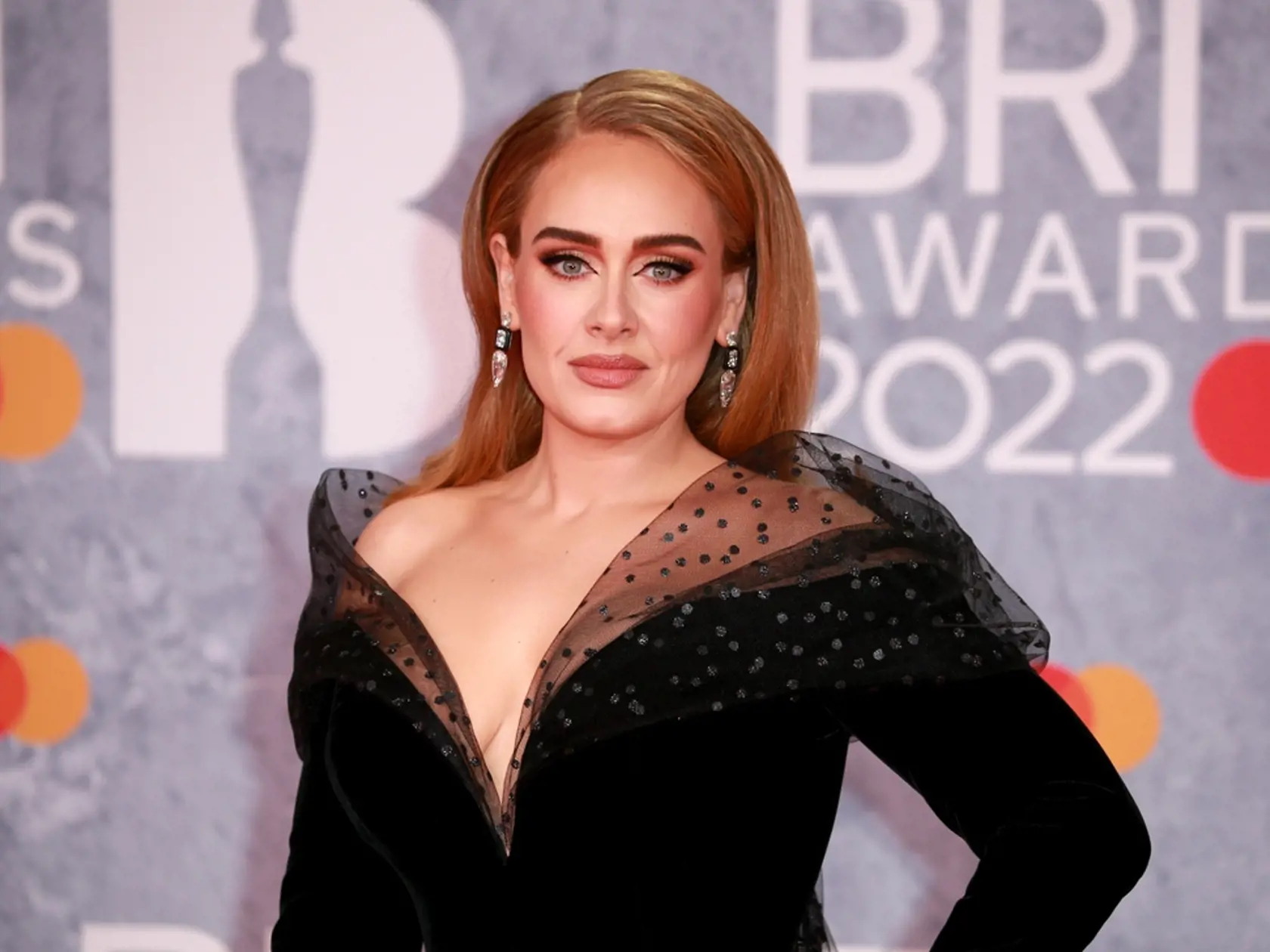 Britskej speváčke Adele v minulosti operovali polypy na hlasivkách.