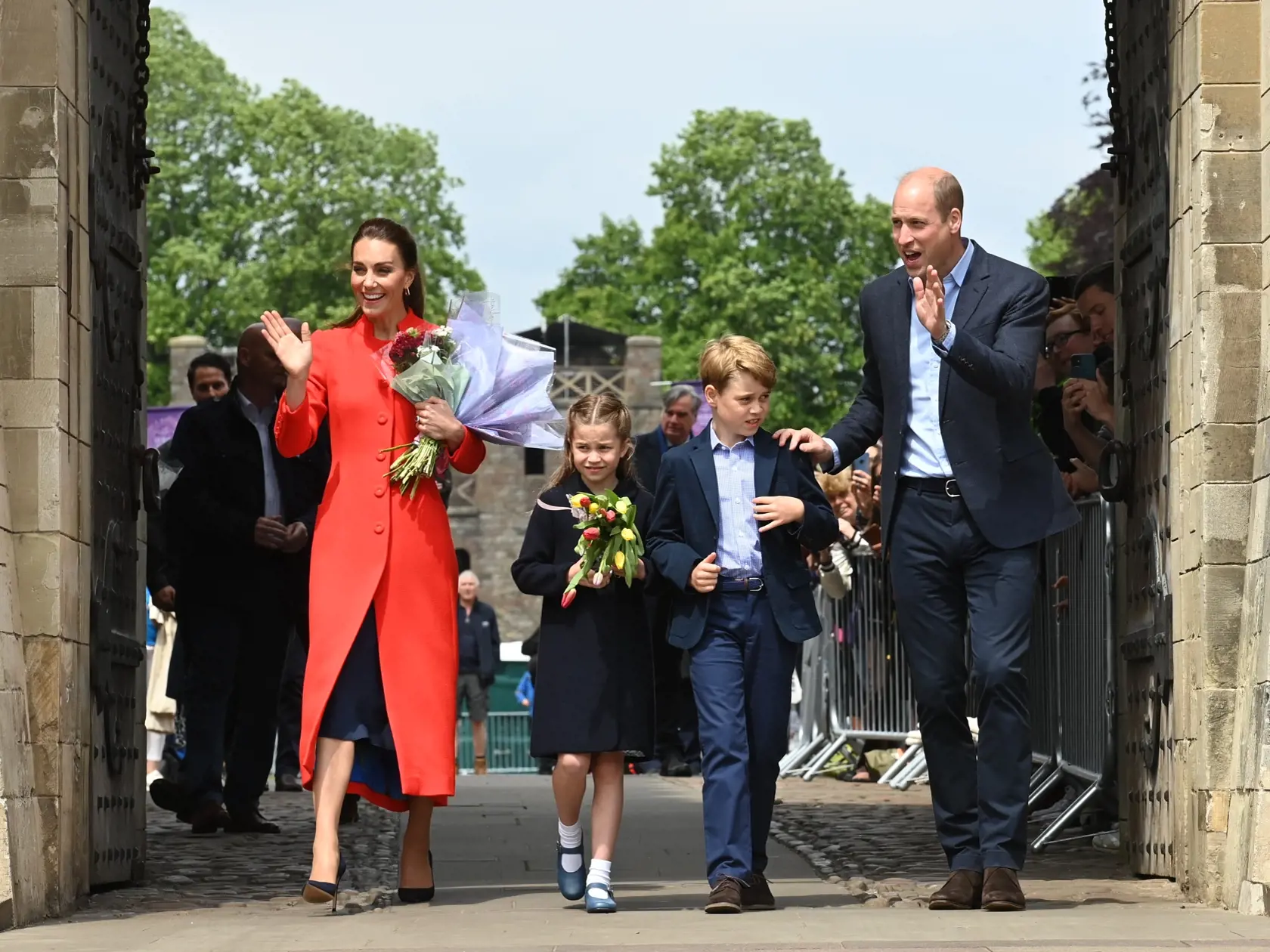 Princezná Charlotte a princ George počas svojho prvého oficiálneho podujatia mimo Londýna v Cardiffe.