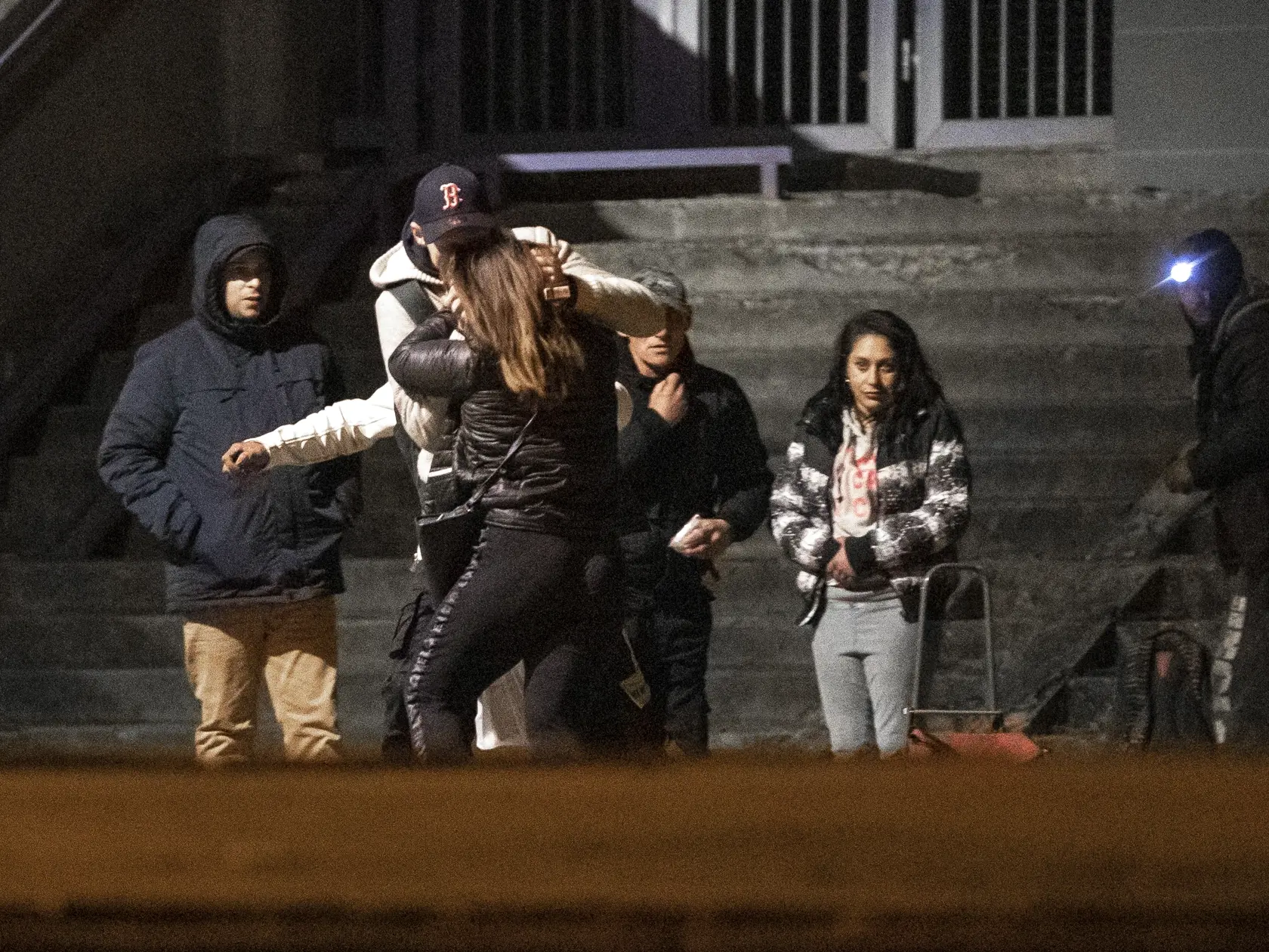 Vo Vrakuni sa nachádza komplex bytových domov, nazývaný aj Pentagon. Otvorené drogová scéna je tu problémom už dlhé roky. Domáci síce vedia, že im v okolí nič nehrozí, no pre každú návštevu je stav okolia šok. Na zemi nájdete desiatky striekačiek a okolo domu sa pohybujú pochybné indivíduá.