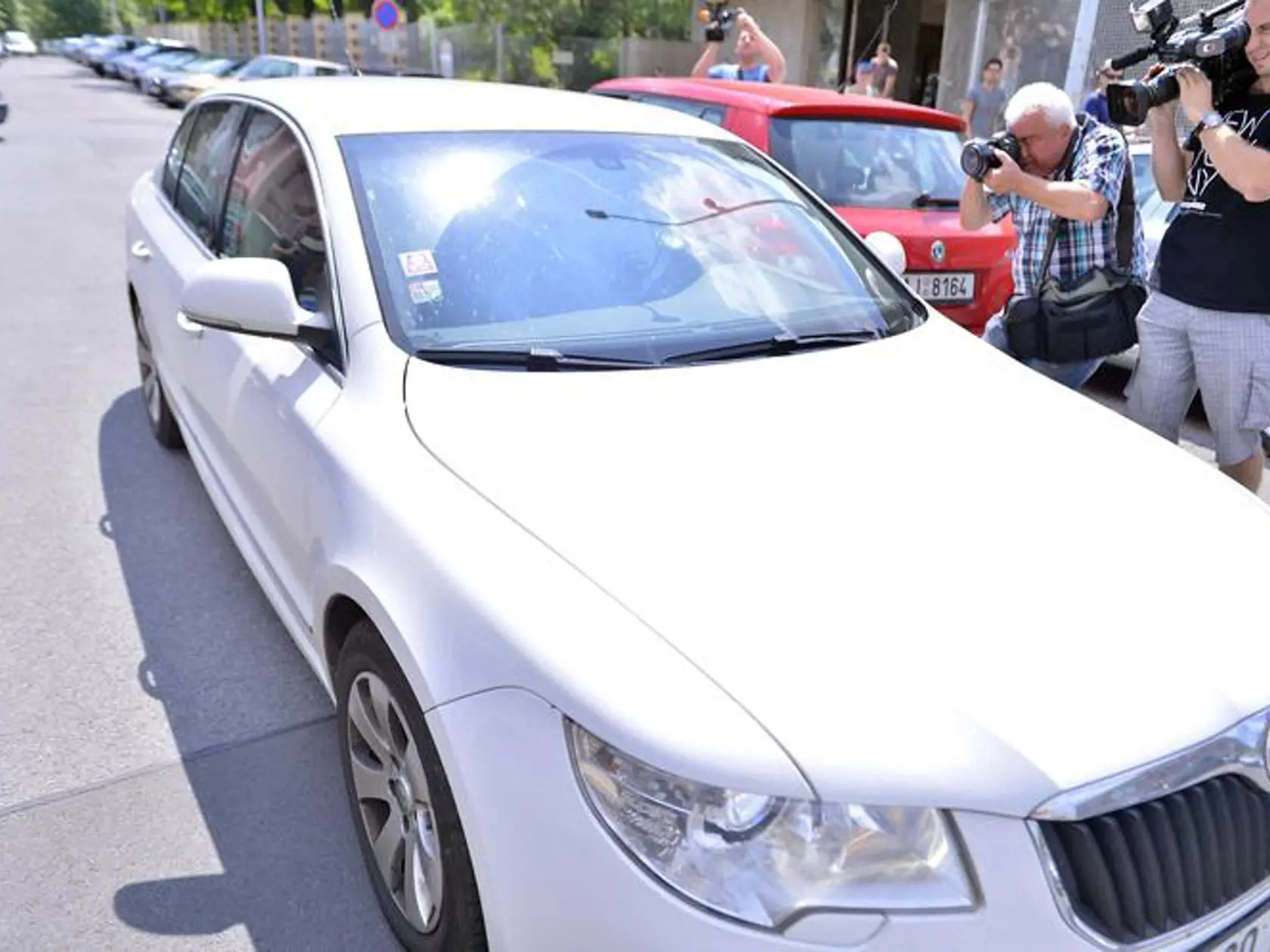 Polícia zasahovala aj na ministerstve obrany, podľa neoficiálnych informácií v priestoroch, kde sídli Vojenské spravodajstvo.