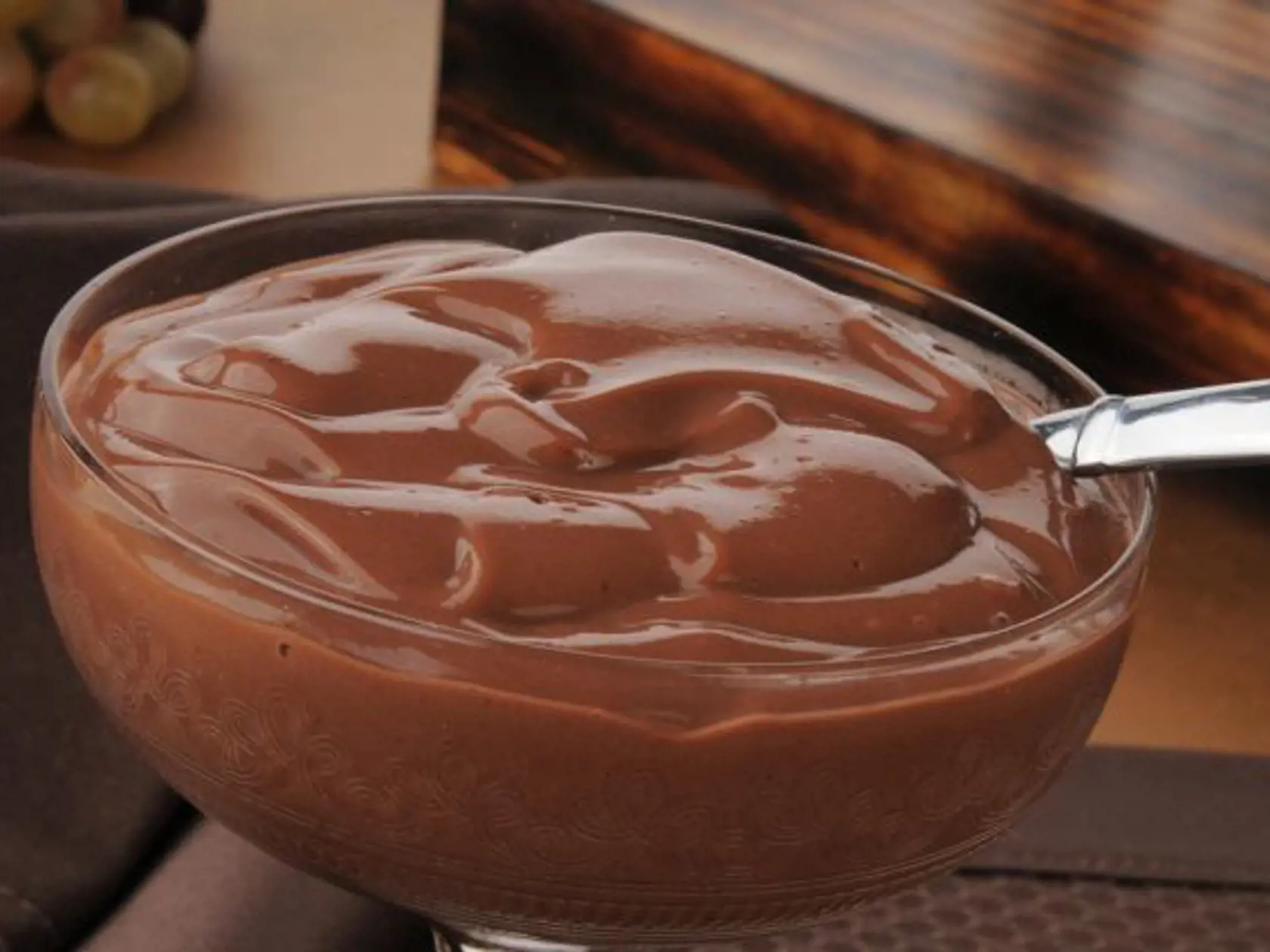 Čokoládový puding: Toto vás asi prekvapilo, ale malá mištička čokoládového pudingu na večer nie je vôbec prehrešok, kvôli ktorému by ste mali mať výčitky. Ak predsa, oslaďte si ho nekalorickým sladidlom.
